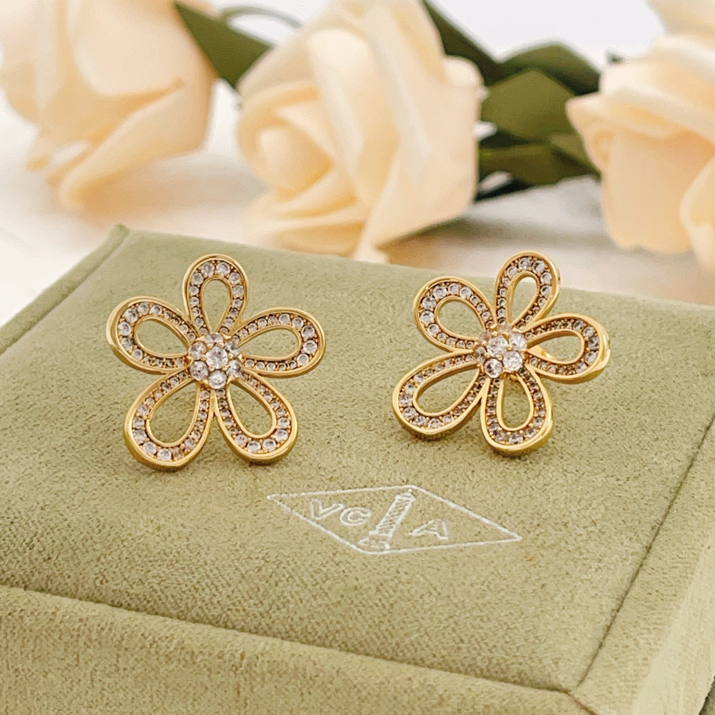 Van Cleef Arpels Flowerlace earrings yellow gold with clear diamond accents 15mm diameter