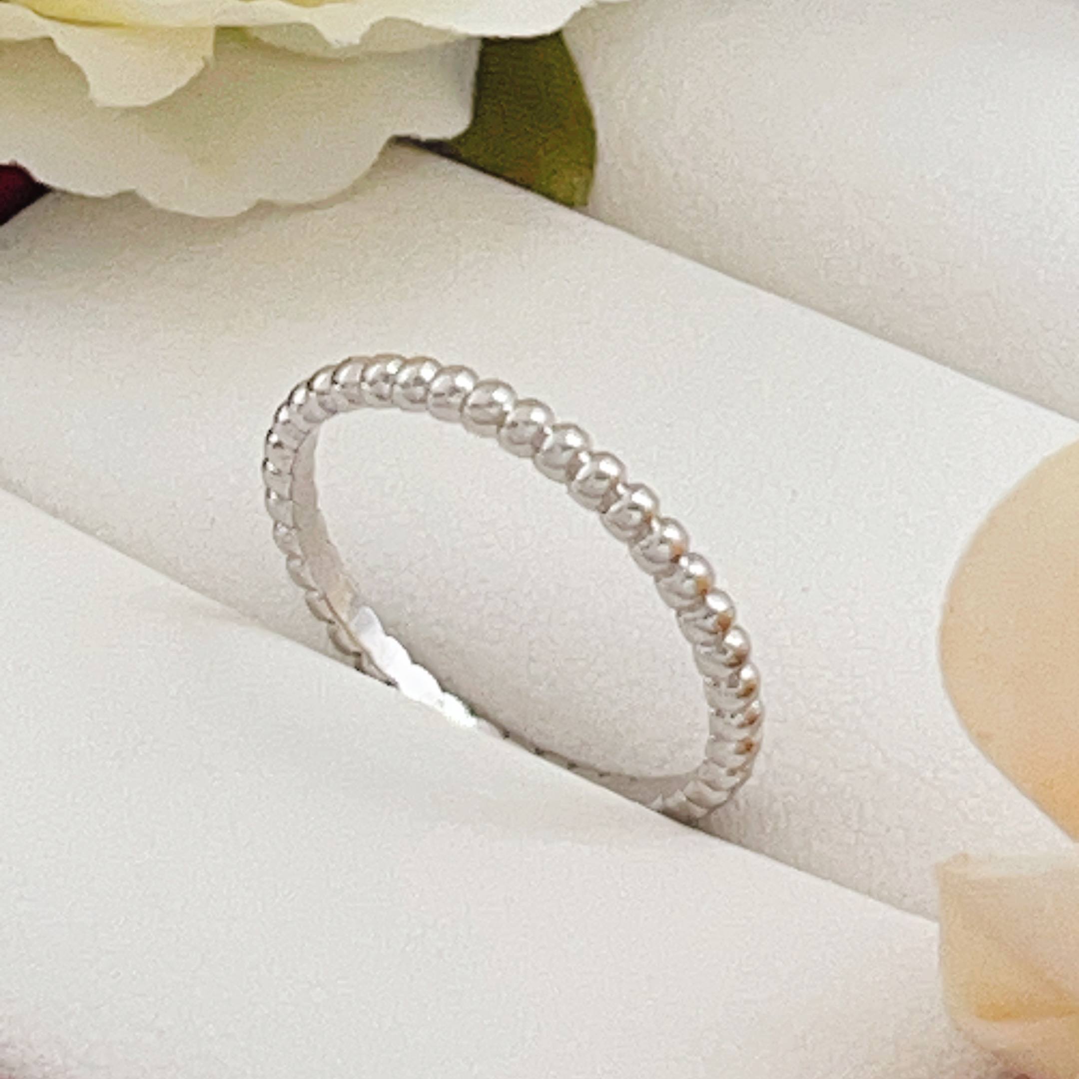 Anillo Van Cleef Arpels Perlee Oro blanco de 18 quilates Oro amarillo de 18 quilates No 7