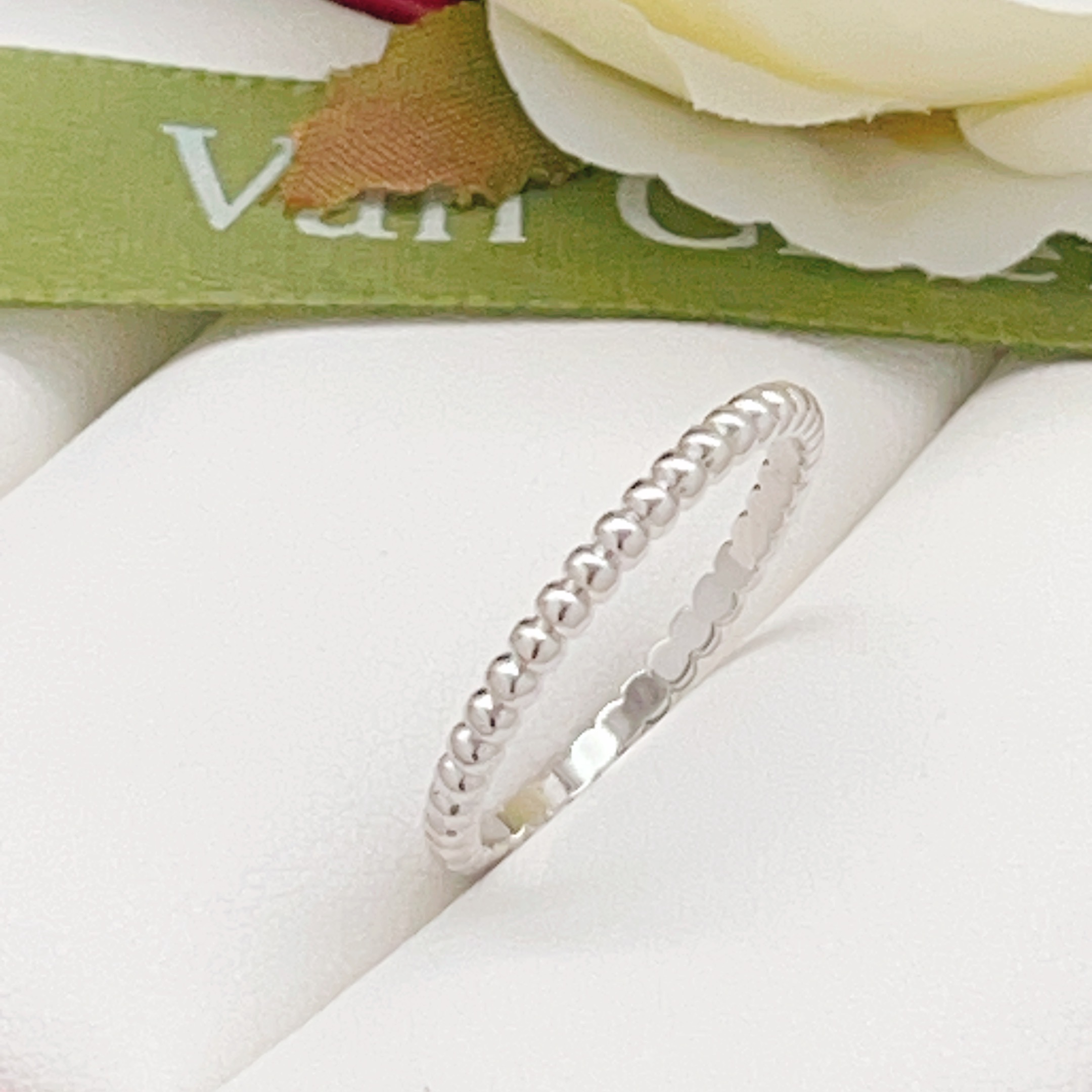 Anillo Van Cleef Arpels Perlee Oro blanco de 18 quilates Oro amarillo de 18 quilates No 7