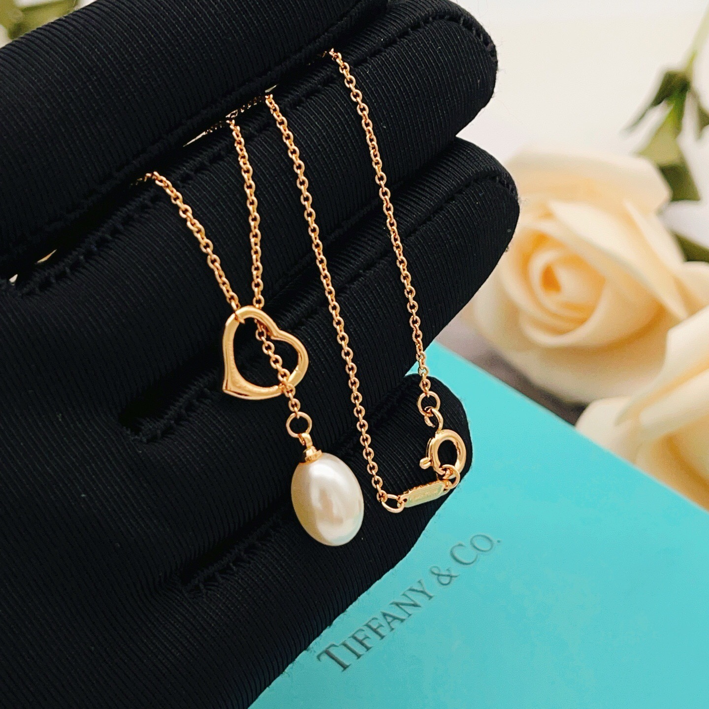 Tiffany Co Elsa Peretti Open Heart Pearl Lariat necklace 18k yellow gold with white freshwater pearl 16 inches