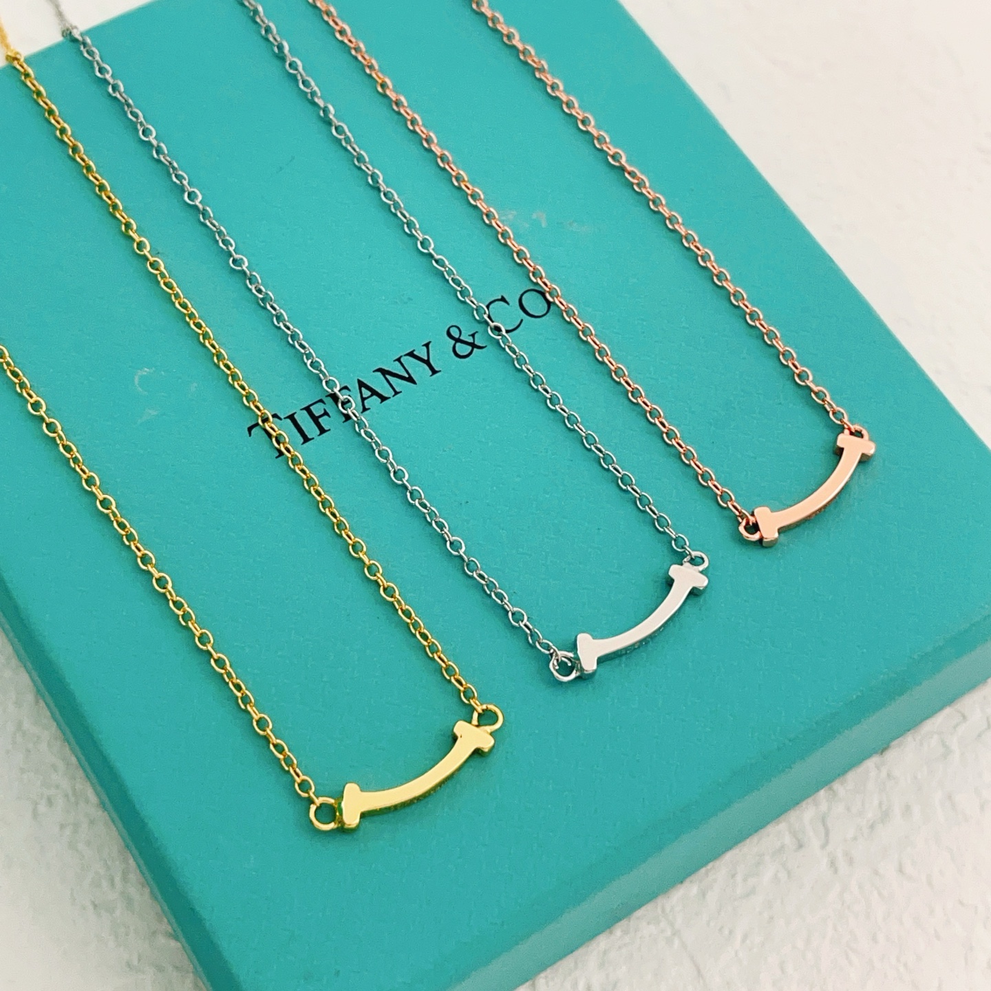 Tiffany Co T Smile necklace silver white gold no gemstones 40-45cm adjustable