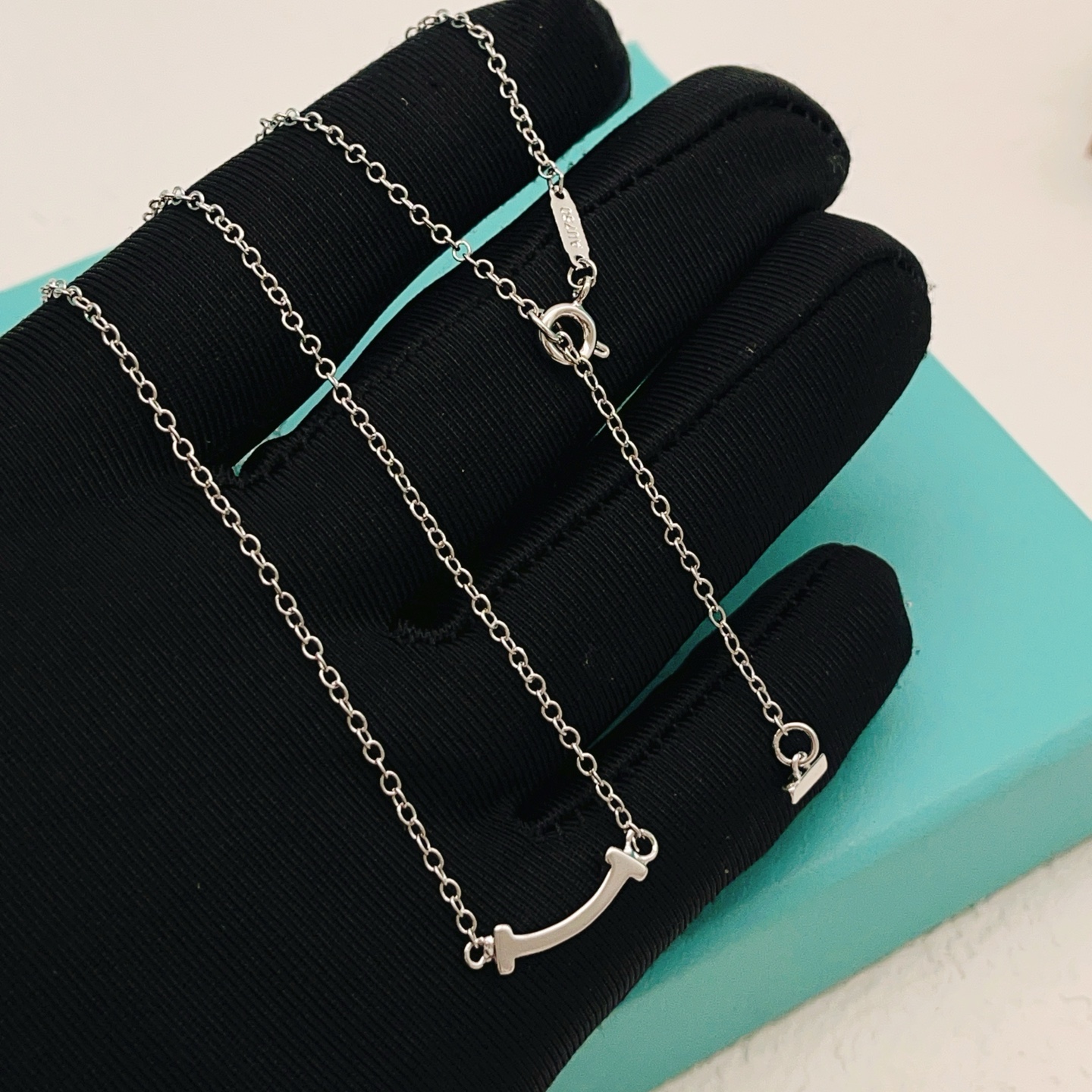Tiffany Co T Smile necklace silver white gold no gemstones 40-45cm adjustable