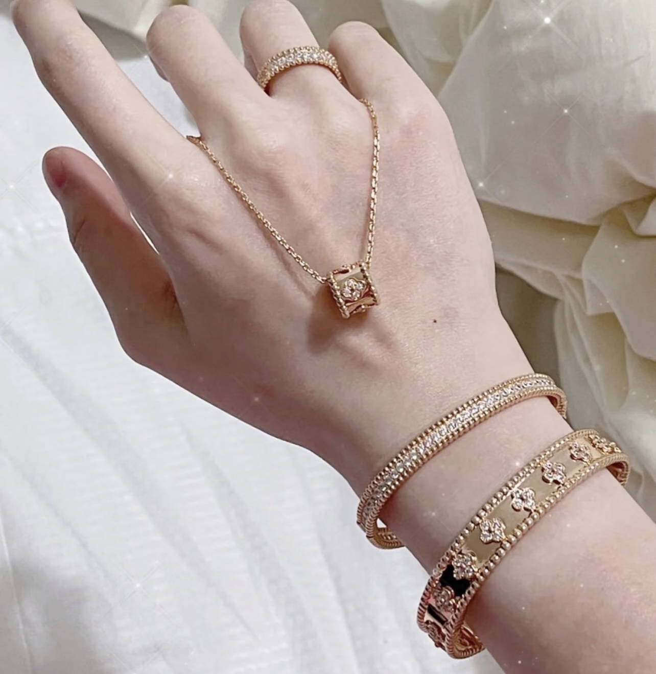 Pulseira Van Cleef Arpels Perlee Clovers em ouro rosa 18k e diamante transparente 17 cm