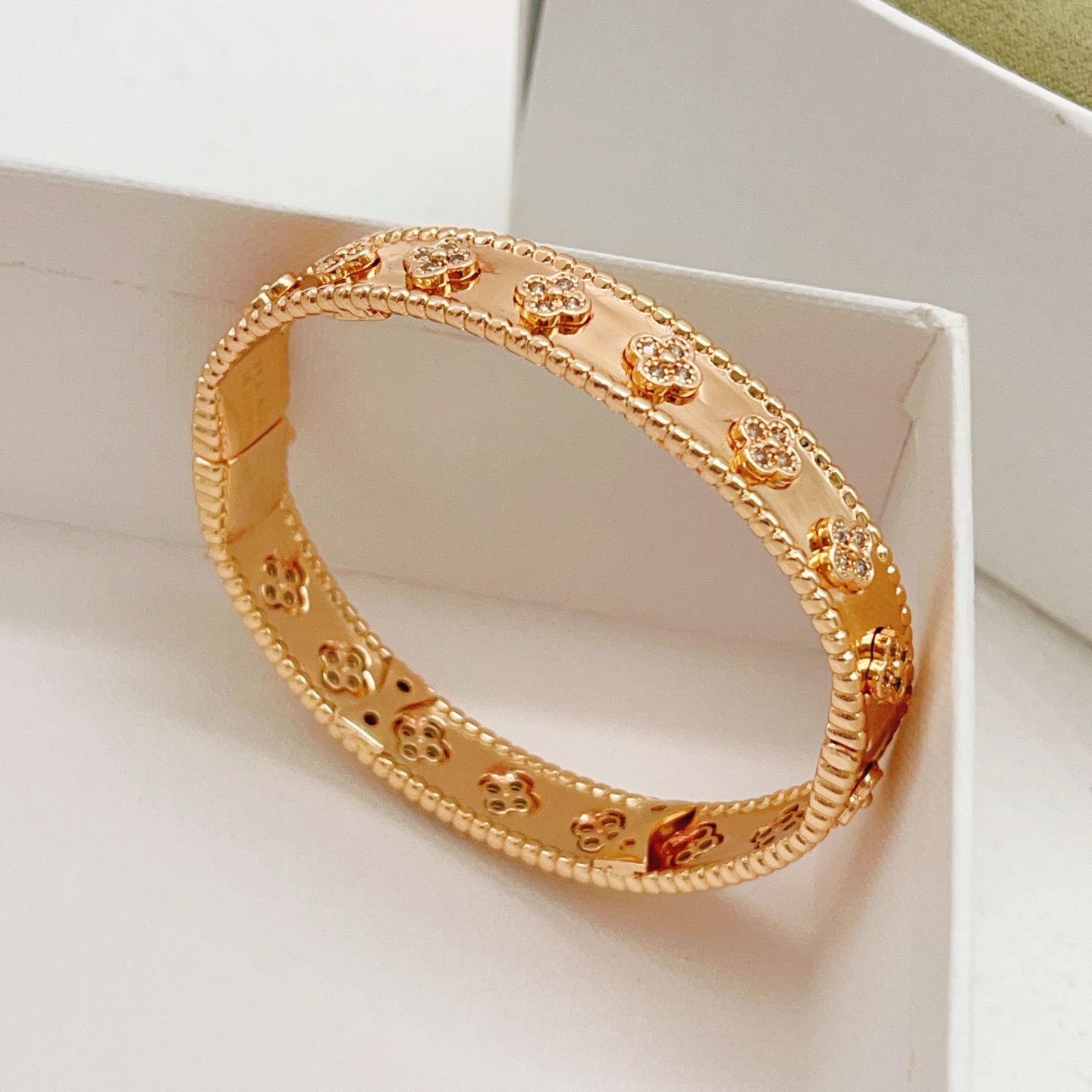 Pulseira Van Cleef Arpels Perlee Clovers em ouro rosa 18k e diamante transparente 17 cm