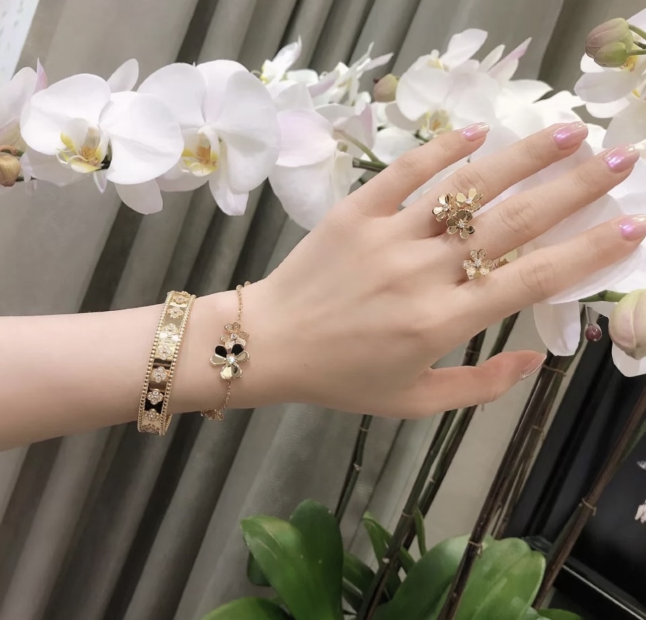 Pulseira Van Cleef Arpels Perlee Clovers em ouro rosa 18k e diamante transparente 17 cm
