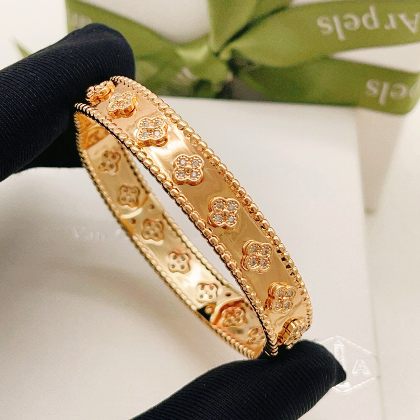 Pulseira Van Cleef Arpels Perlee Clovers em ouro rosa 18k e diamante transparente 17 cm