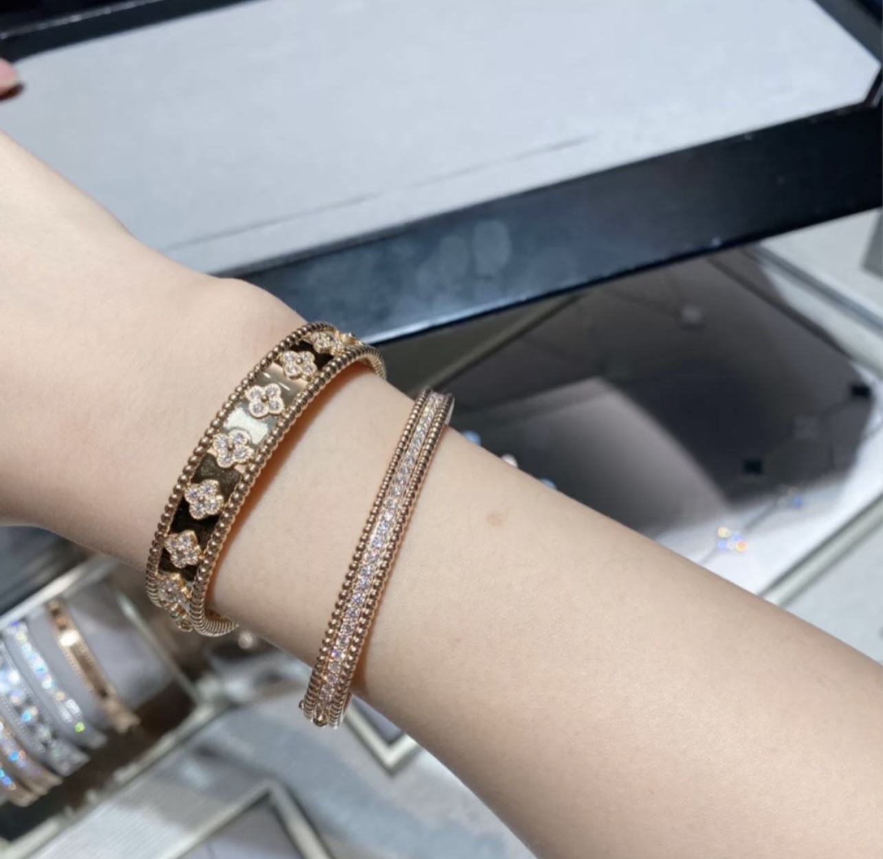 Pulseira Van Cleef Arpels Perlee Clovers em ouro rosa 18k e diamante transparente 17 cm