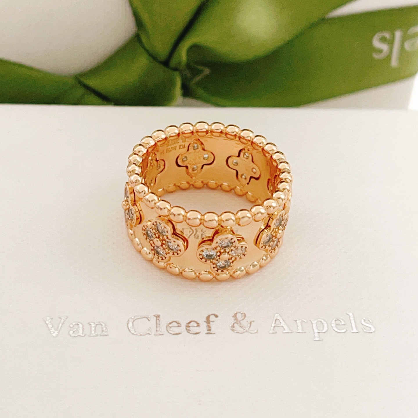 Anello Van Cleef Arpels Perlee Clovers in oro rosa con diamanti trasparenti n. 6