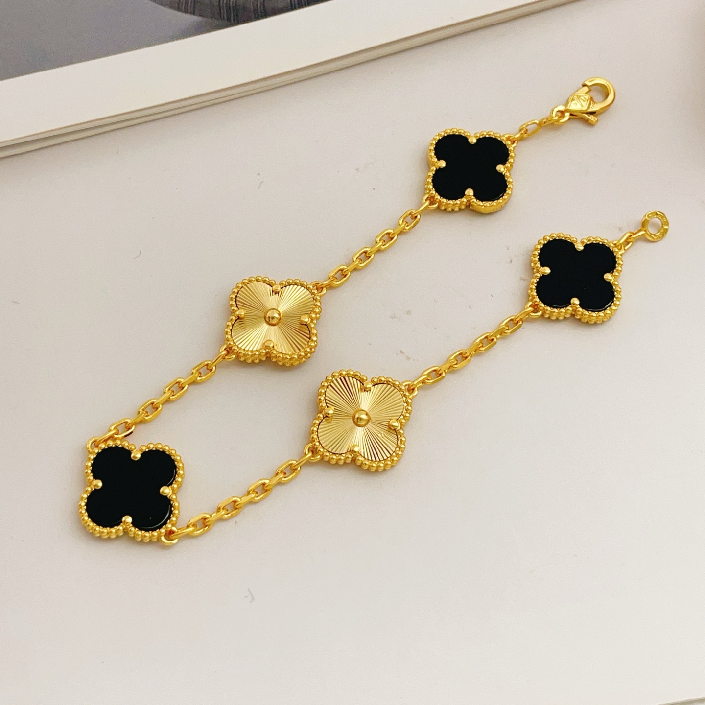 Van Cleef Arpels Alhambra bracelet Yellow gold with black onyx and guilloche gold clover motifs 18cm