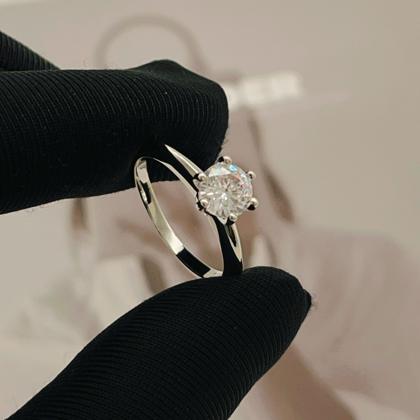 Tiffany Co Tiffany Setting ring platinum metal clear round brilliant diamond 7
