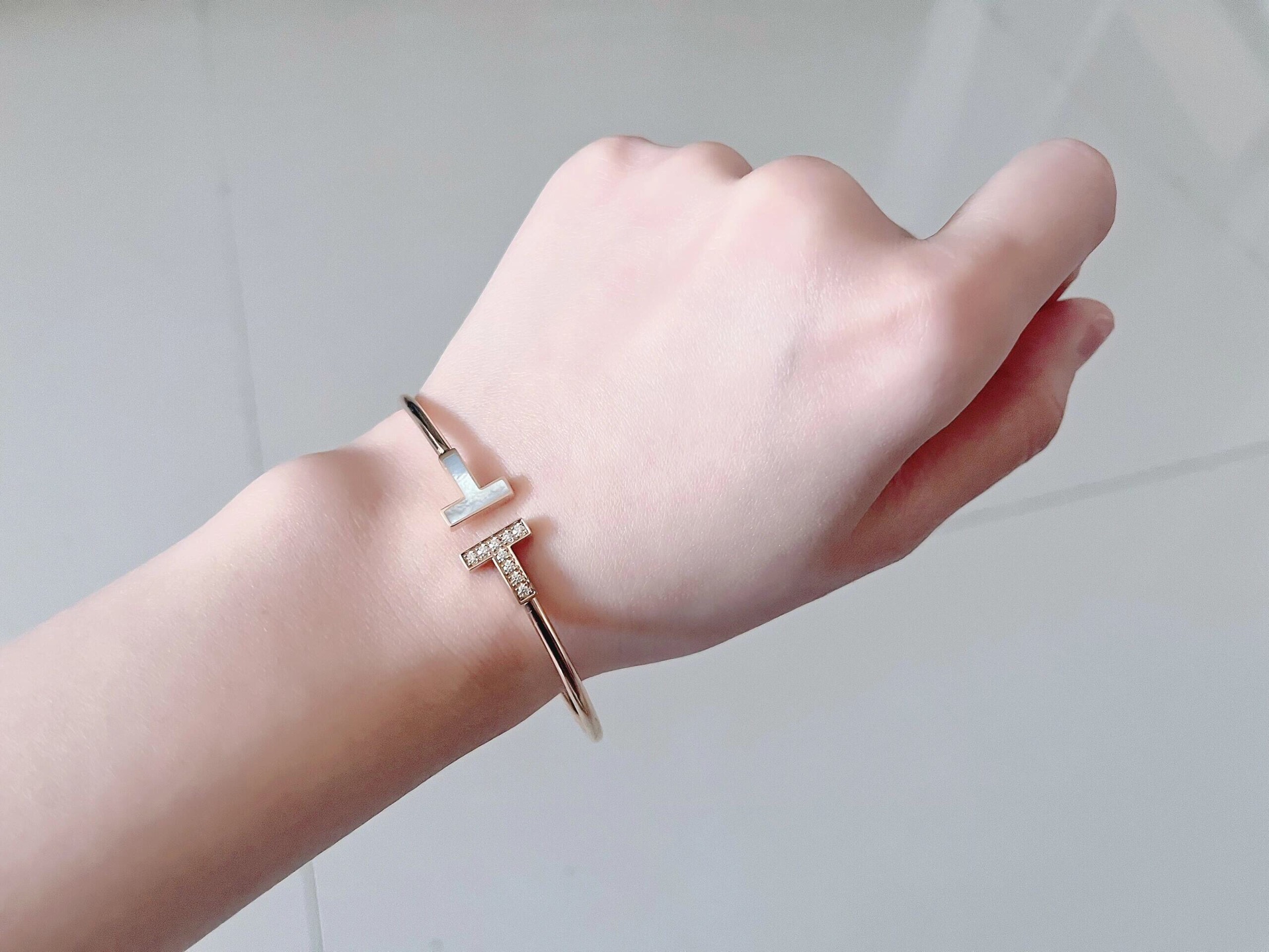 Tiffany Co T Wire bracelet 18k white gold with diamond and mother-of-pearl accents 17cm inner circumference
