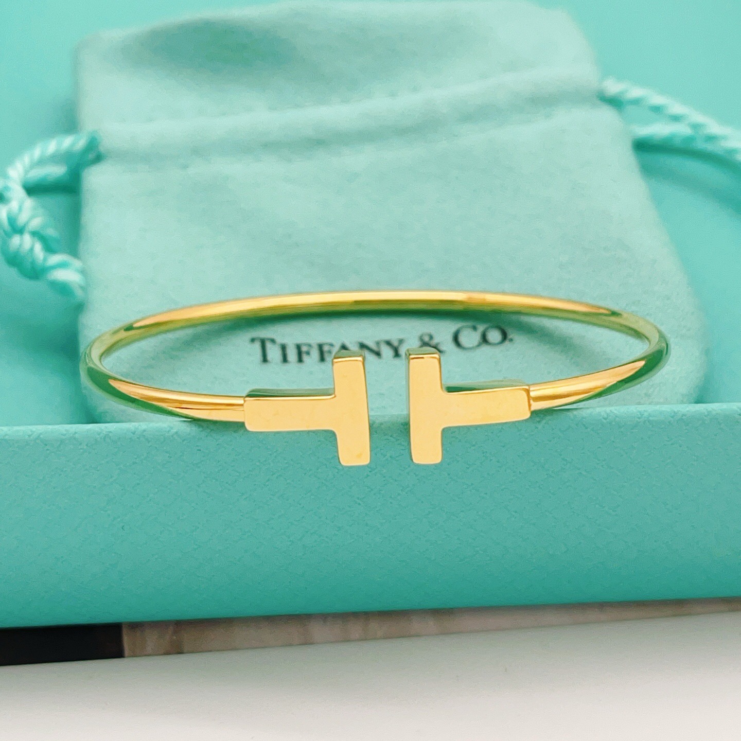 Tiffany Co T Wire bracelet 18k yellow gold 17cm inner circumference