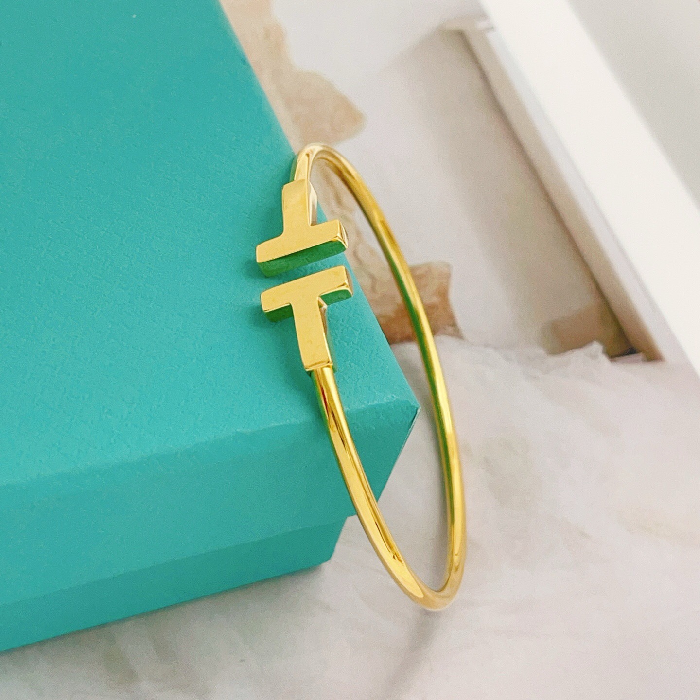 Tiffany Co T Wire bracelet 18k yellow gold 17cm inner circumference
