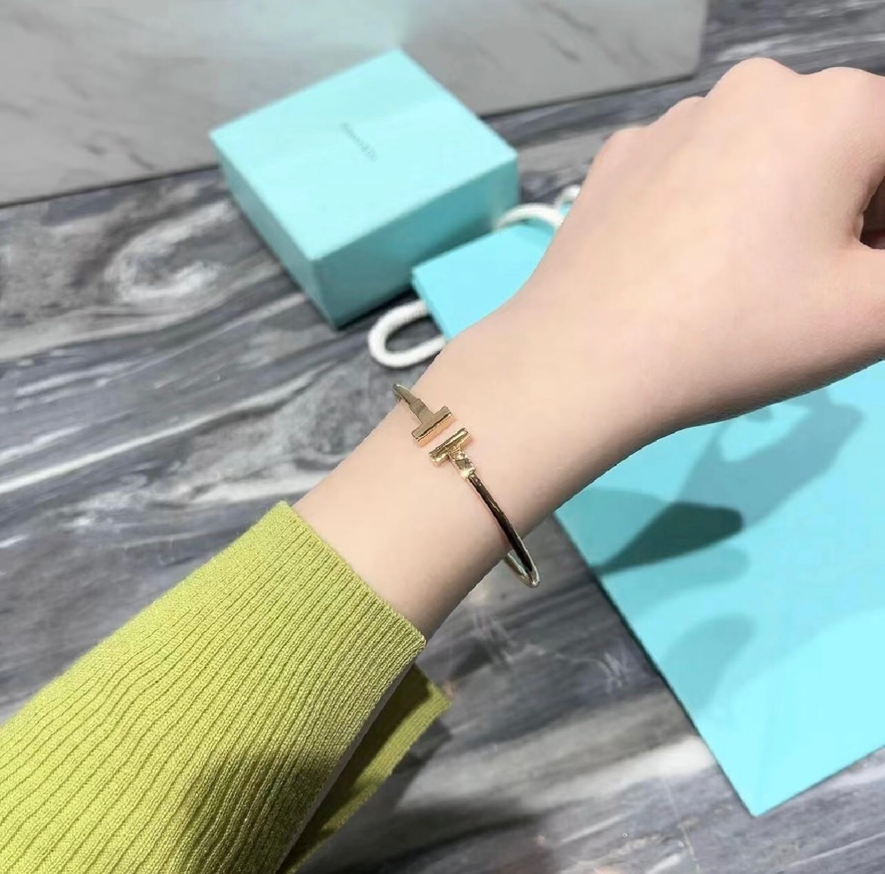 Tiffany Co T Wire bracelet 18k yellow gold 17cm inner circumference