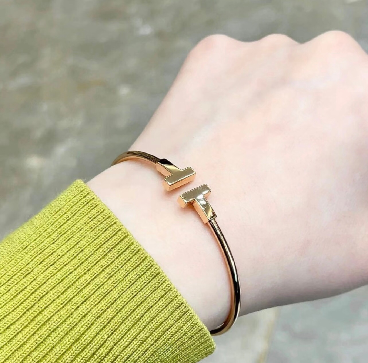 Tiffany Co T Wire bracelet 18k yellow gold 17cm inner circumference