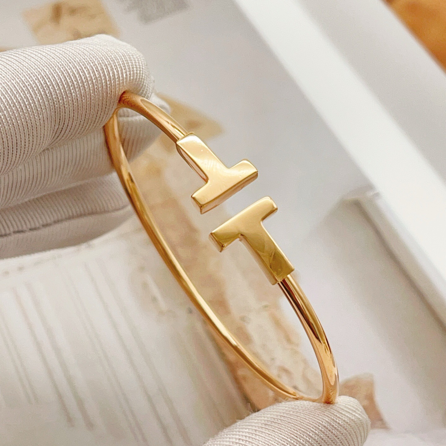 Tiffany Co T Wire bracelet 18k rose gold no gemstones 17cm inner circumference