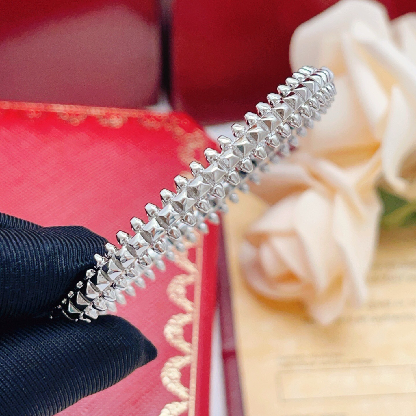 Cartier Clash de Cartier bracelet silver-toned metal no gemstones 17