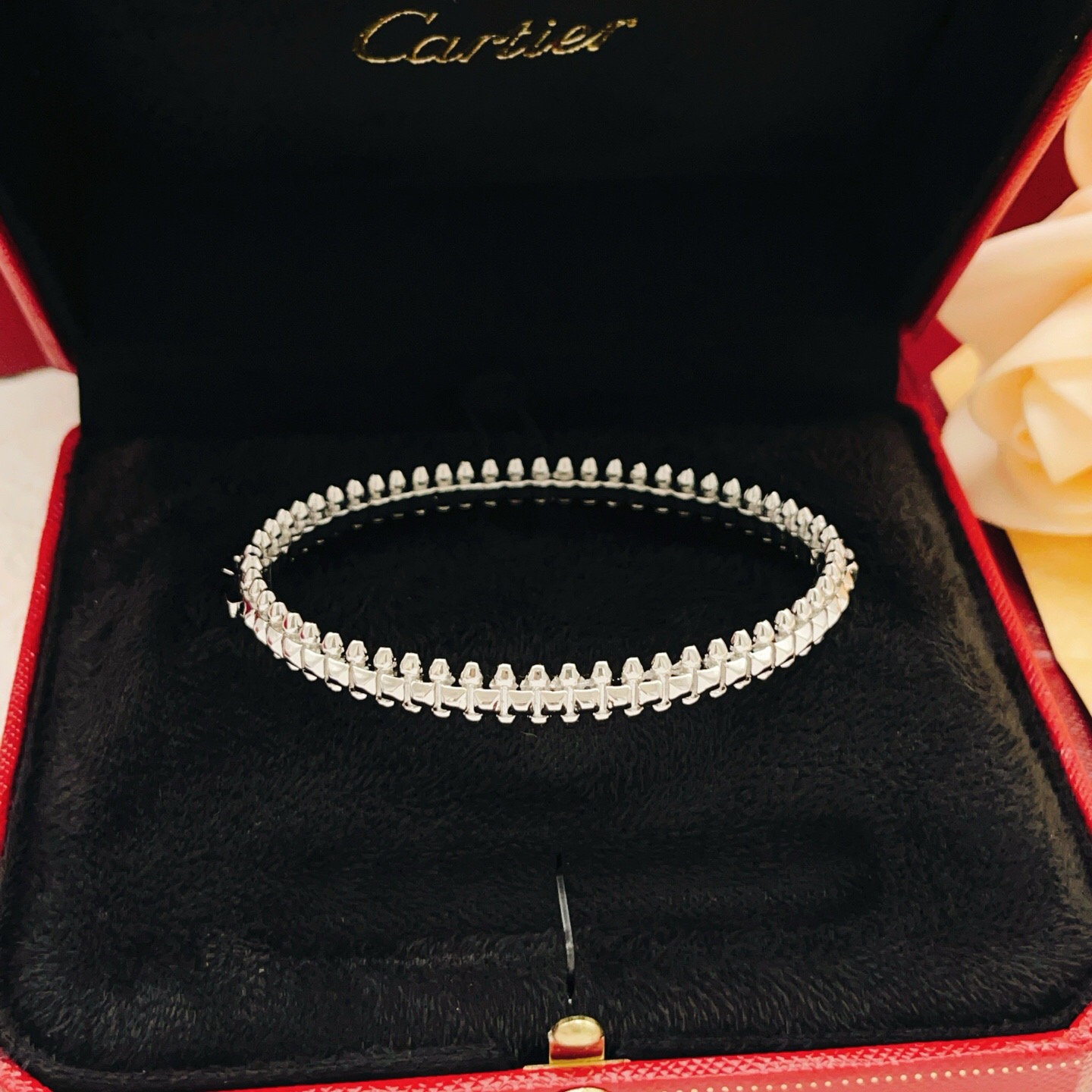 Cartier Clash de Cartier bracelet silver-toned metal no gemstones 17