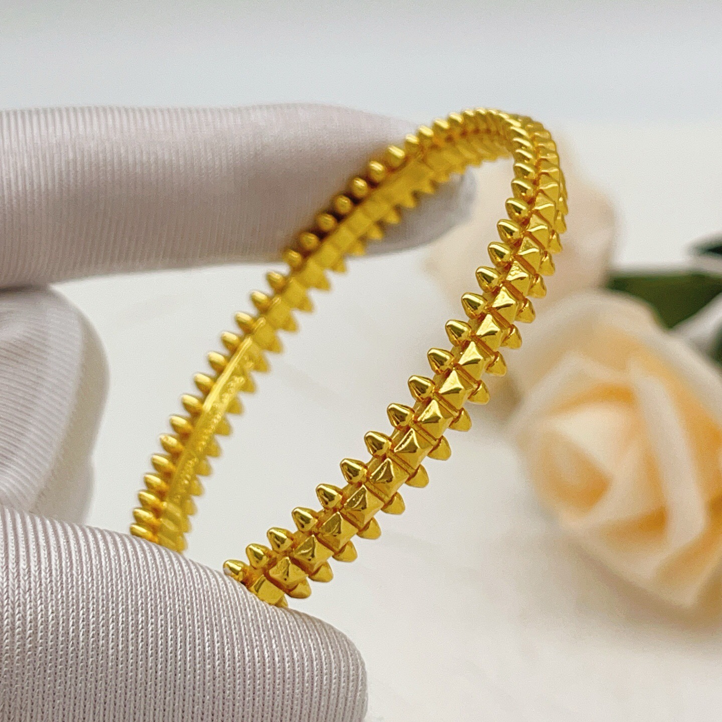 Cartier Clash de Cartier bracelet yellow gold 17