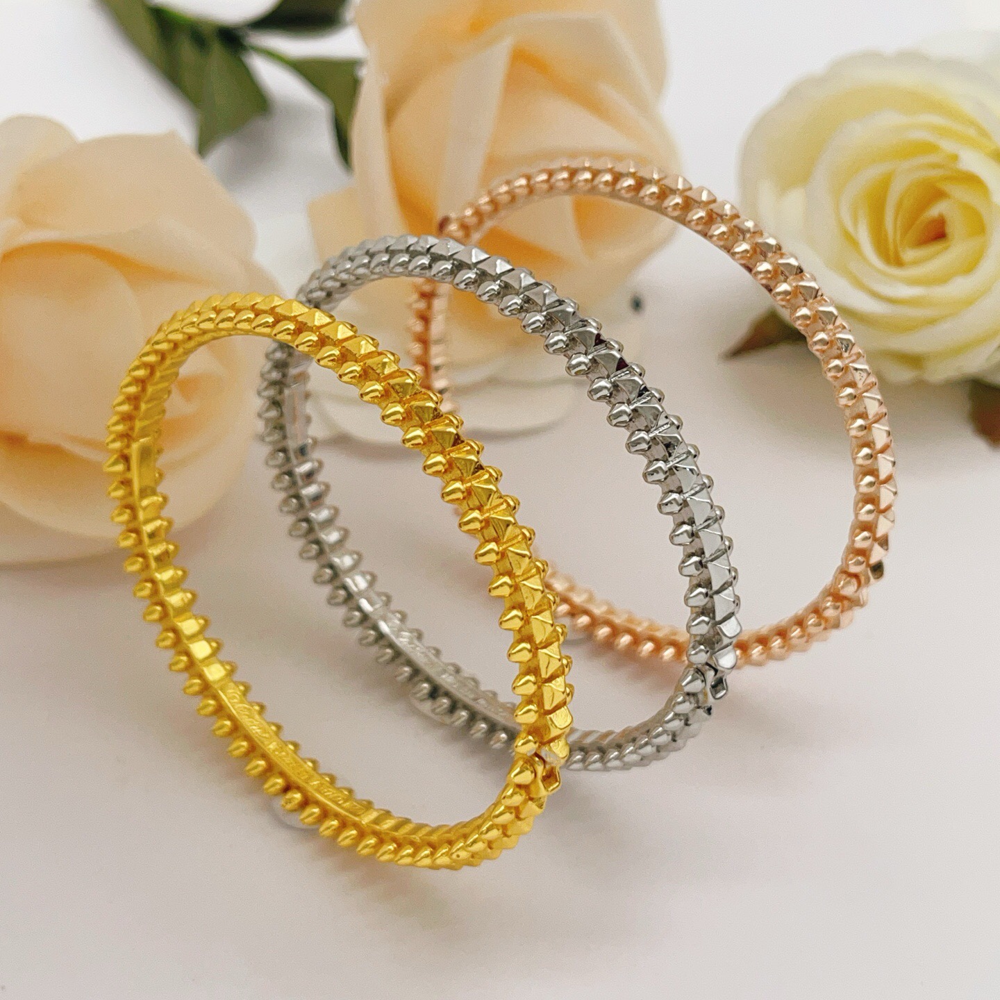 Cartier Clash de Cartier bracelet yellow gold 17