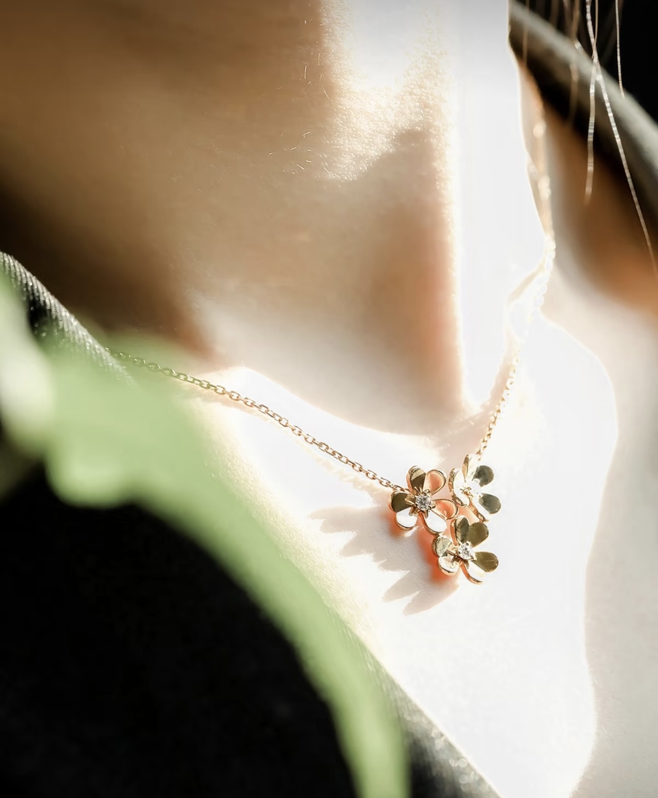 Van Cleef Arpels Frivole necklace Yellow gold with diamond accents white gold with diamond accents rose gold with diamond accents 42cm