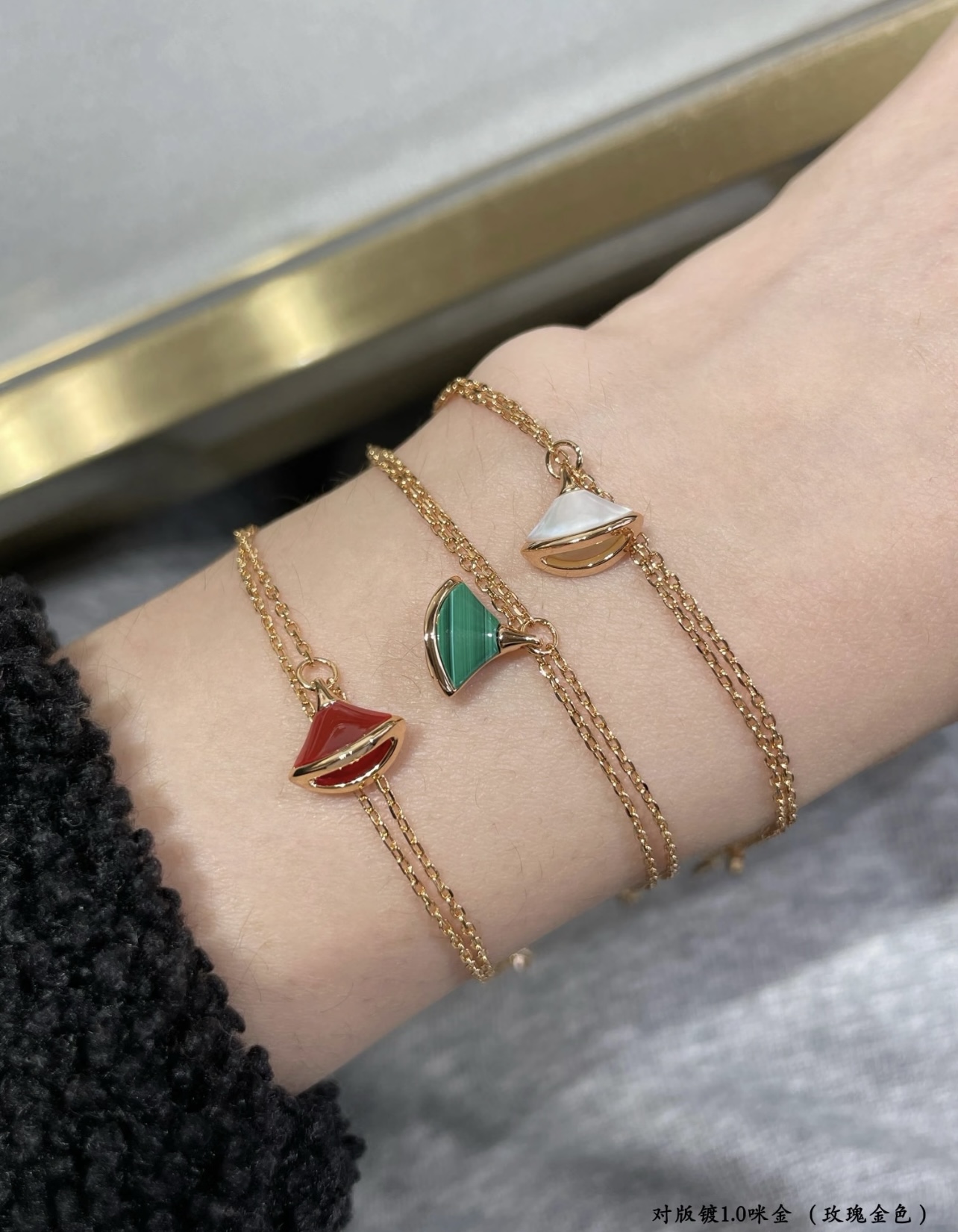 Bvlgari Divas Dream bracelet Rose gold metal with carnelian red stone 17-19cm adjustable
