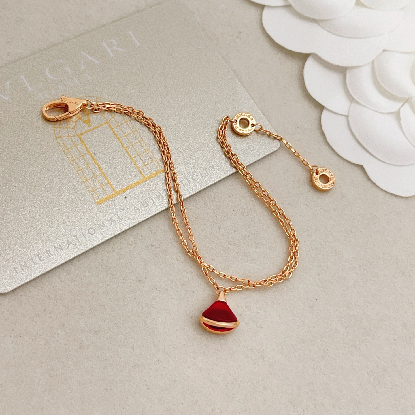 Bvlgari Divas Dream bracelet Rose gold metal with carnelian red stone 17-19cm adjustable