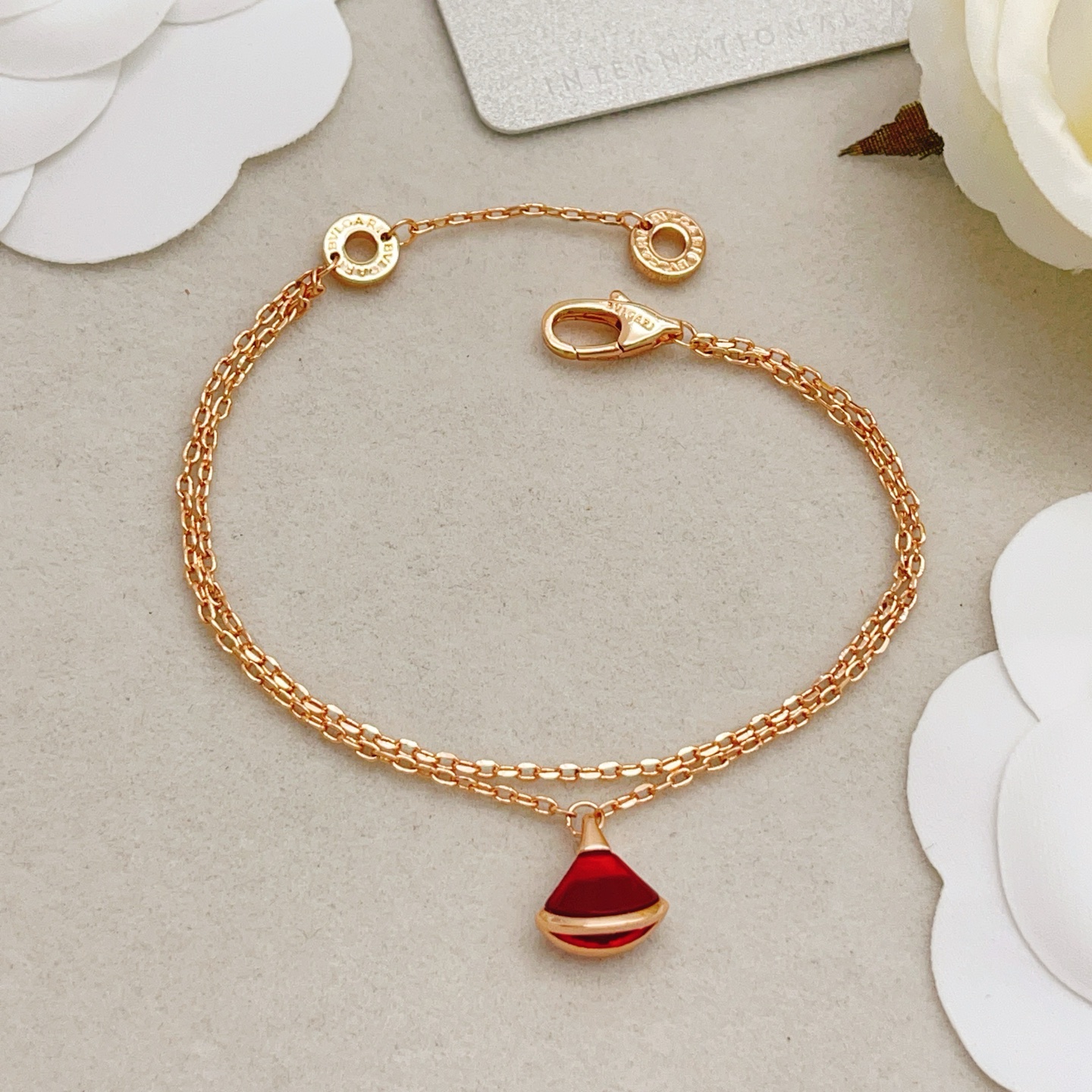 Bvlgari Divas Dream bracelet Rose gold metal with carnelian red stone 17-19cm adjustable