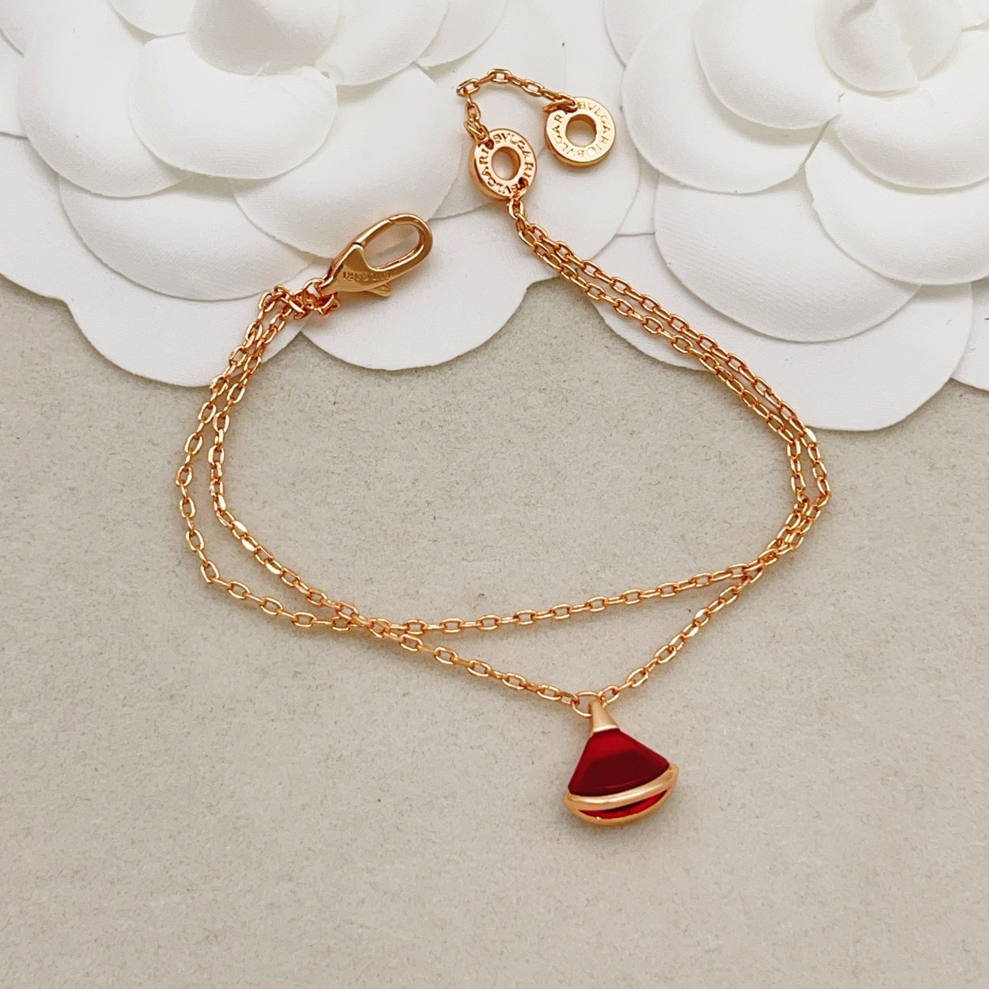 Bvlgari Divas Dream bracelet Rose gold metal with carnelian red stone 17-19cm adjustable