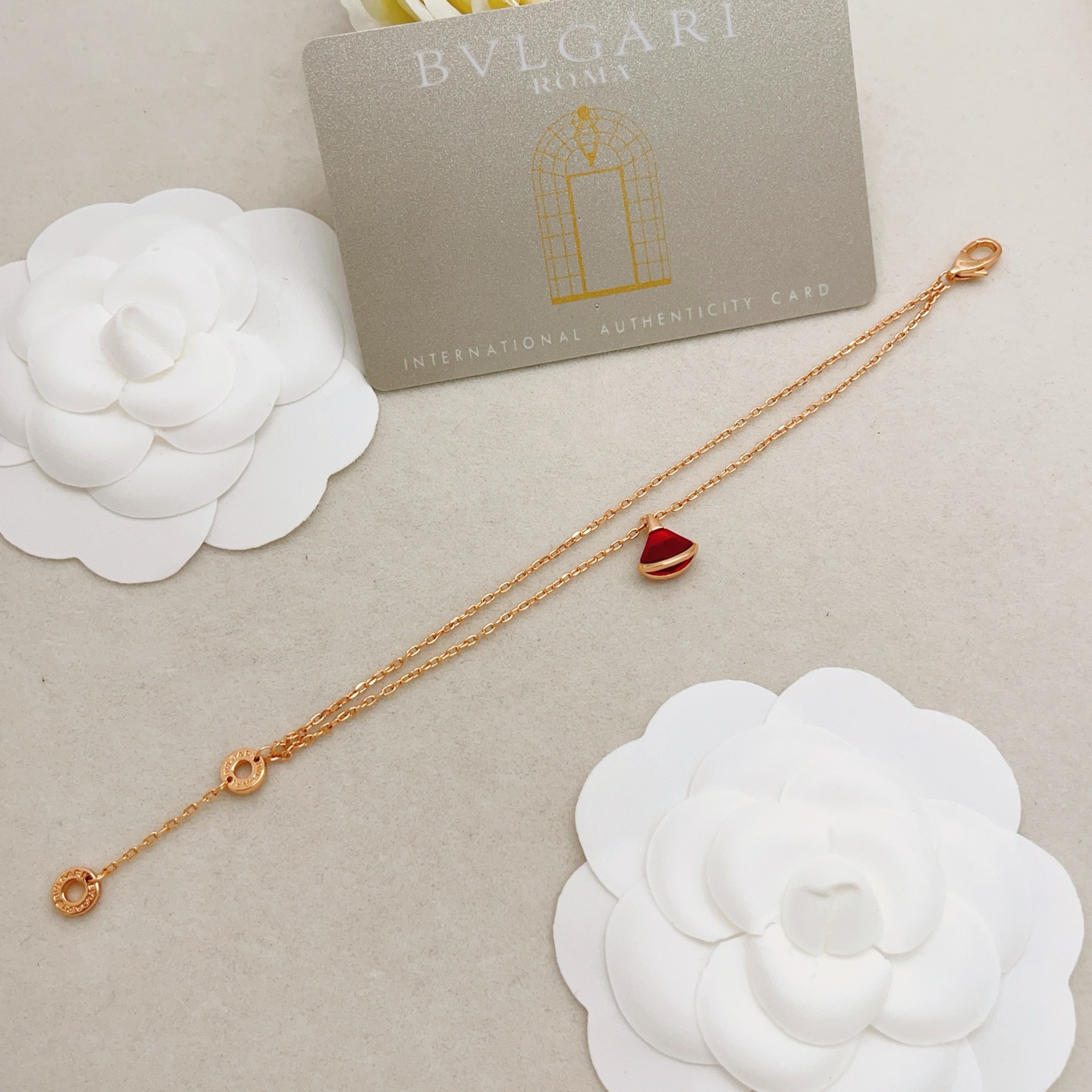 Bvlgari Divas Dream bracelet Rose gold metal with carnelian red stone 17-19cm adjustable