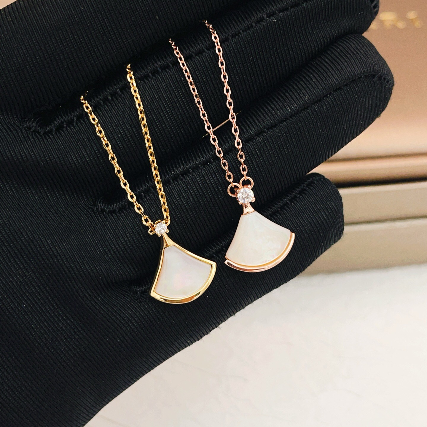 Bvlgari Divas Dream necklace Rose gold white mother-of-pearl clear diamond 41cm-43cm adjustable