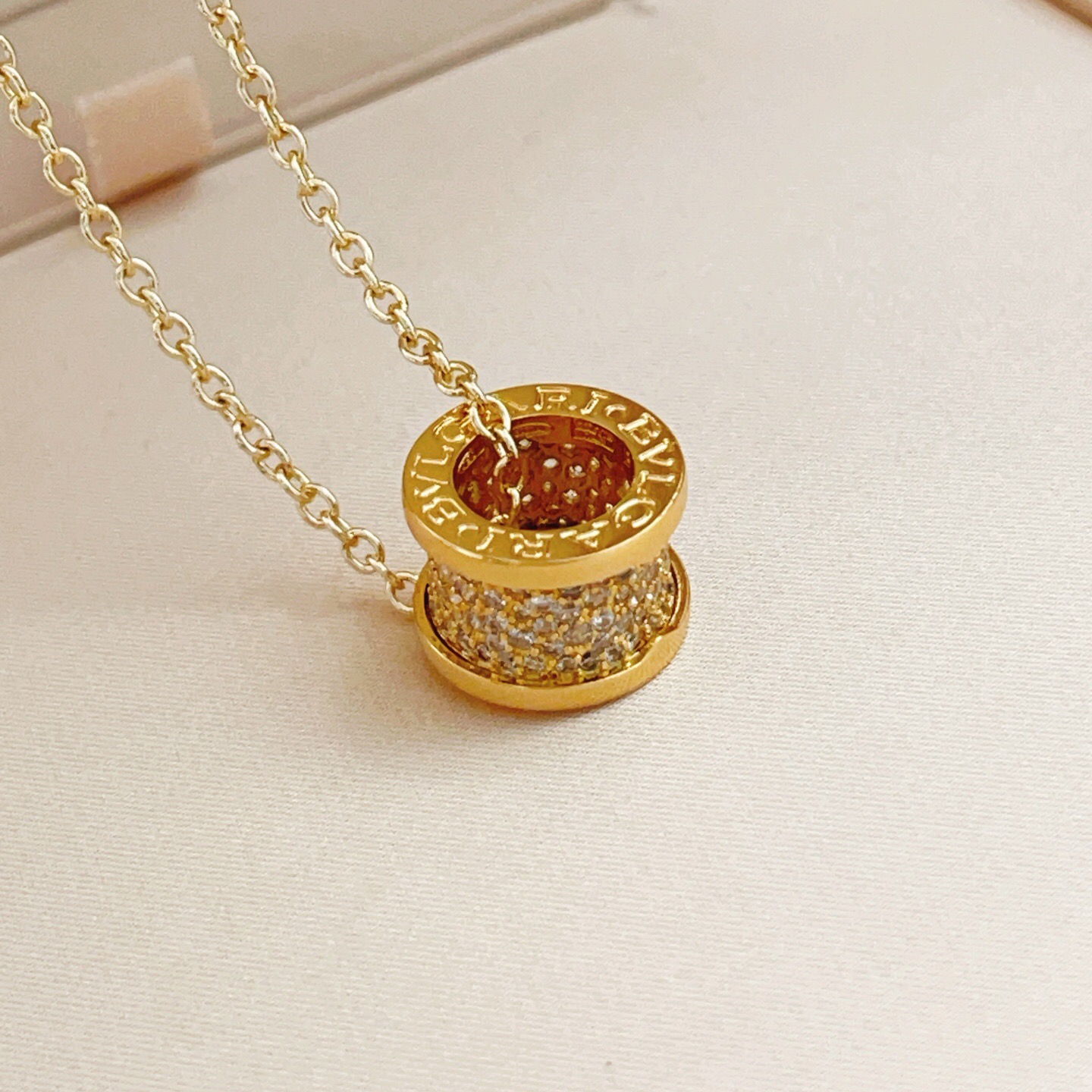 Bvlgari B zero1 necklace yellow gold with pave clear diamonds 45cm with 5cm extender