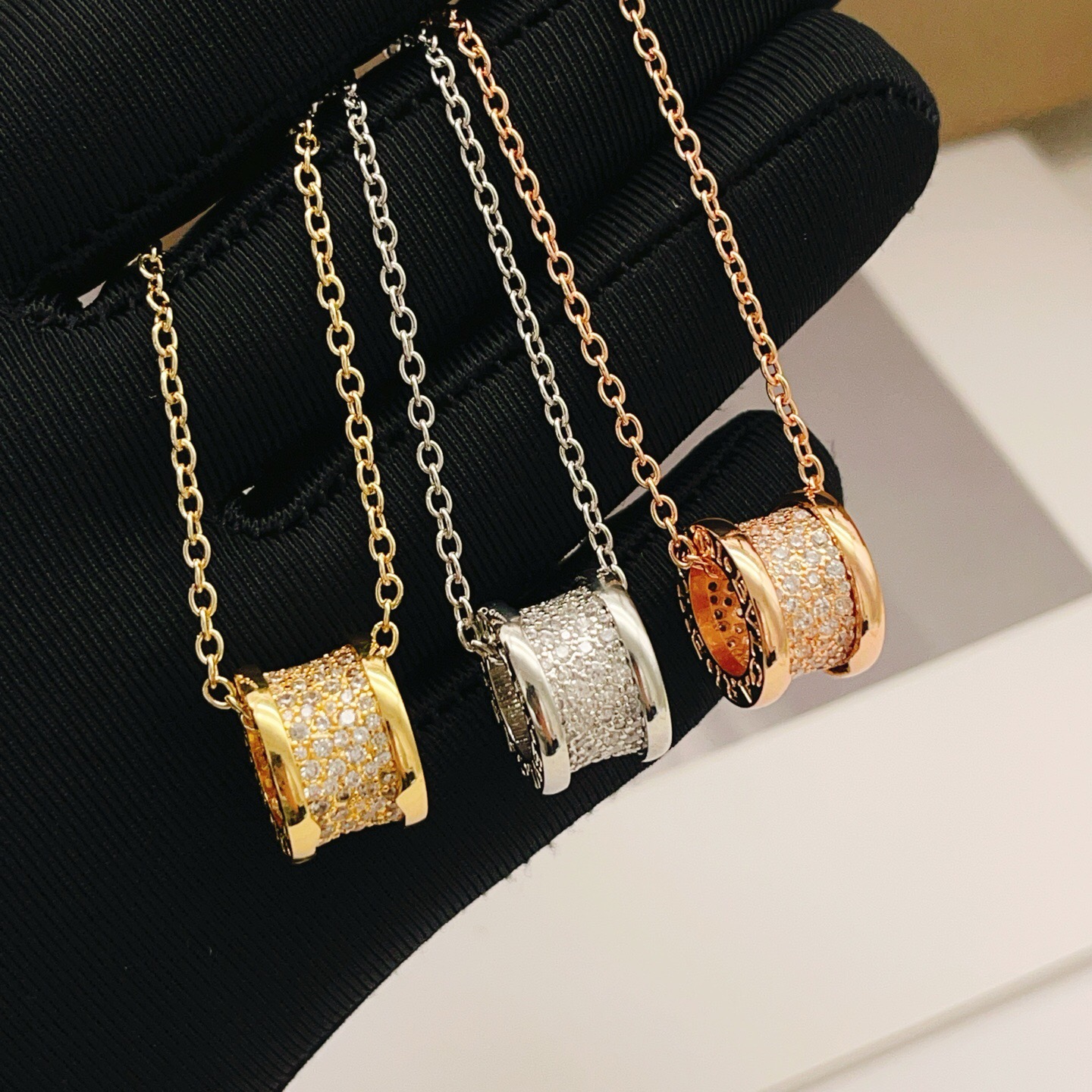 Bvlgari B zero1 necklace yellow gold with pave clear diamonds 45cm with 5cm extender