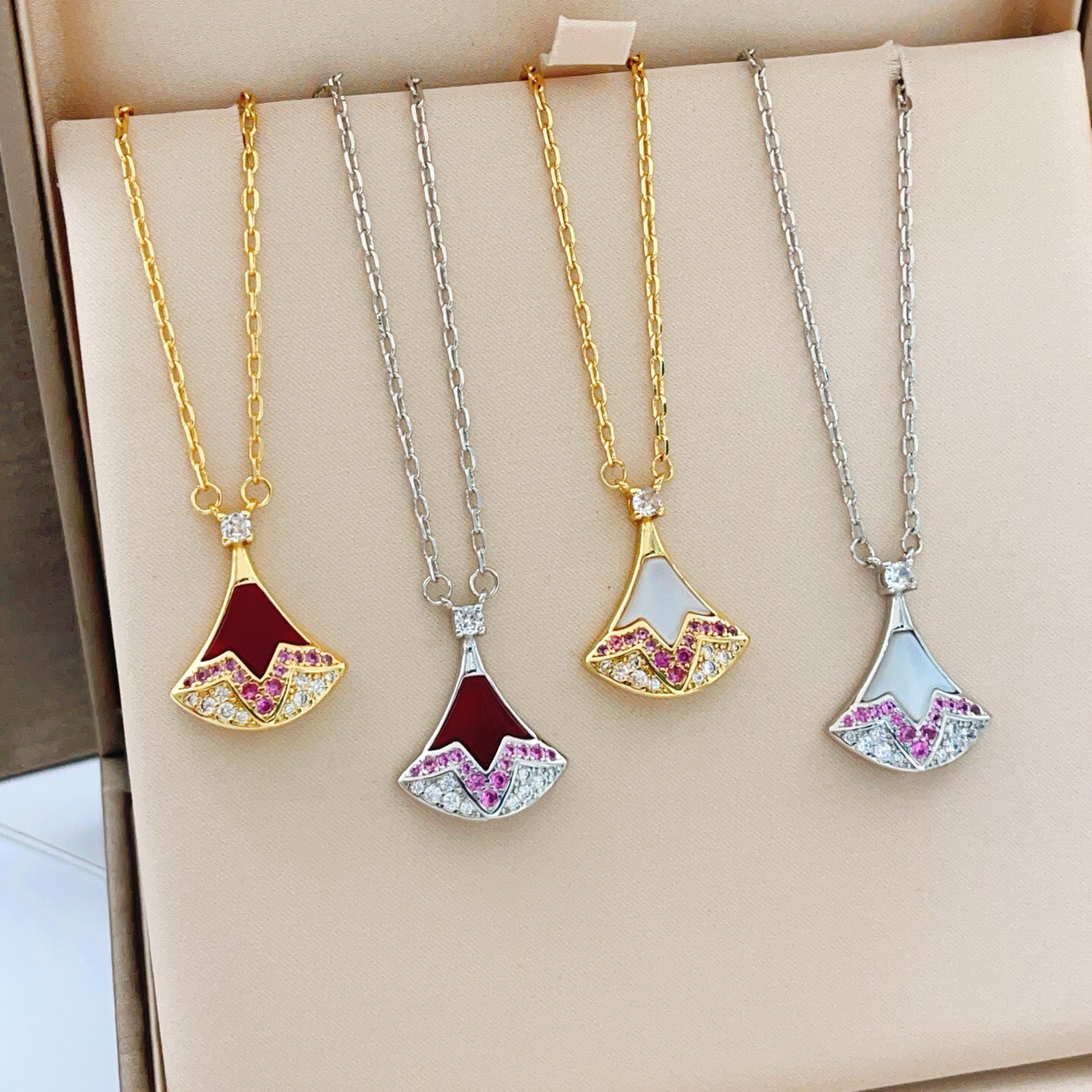Bvlgari Divas Dream necklace silver-toned metal white mother-of-pearl pink gemstones clear diamonds 40-45cm adjustable