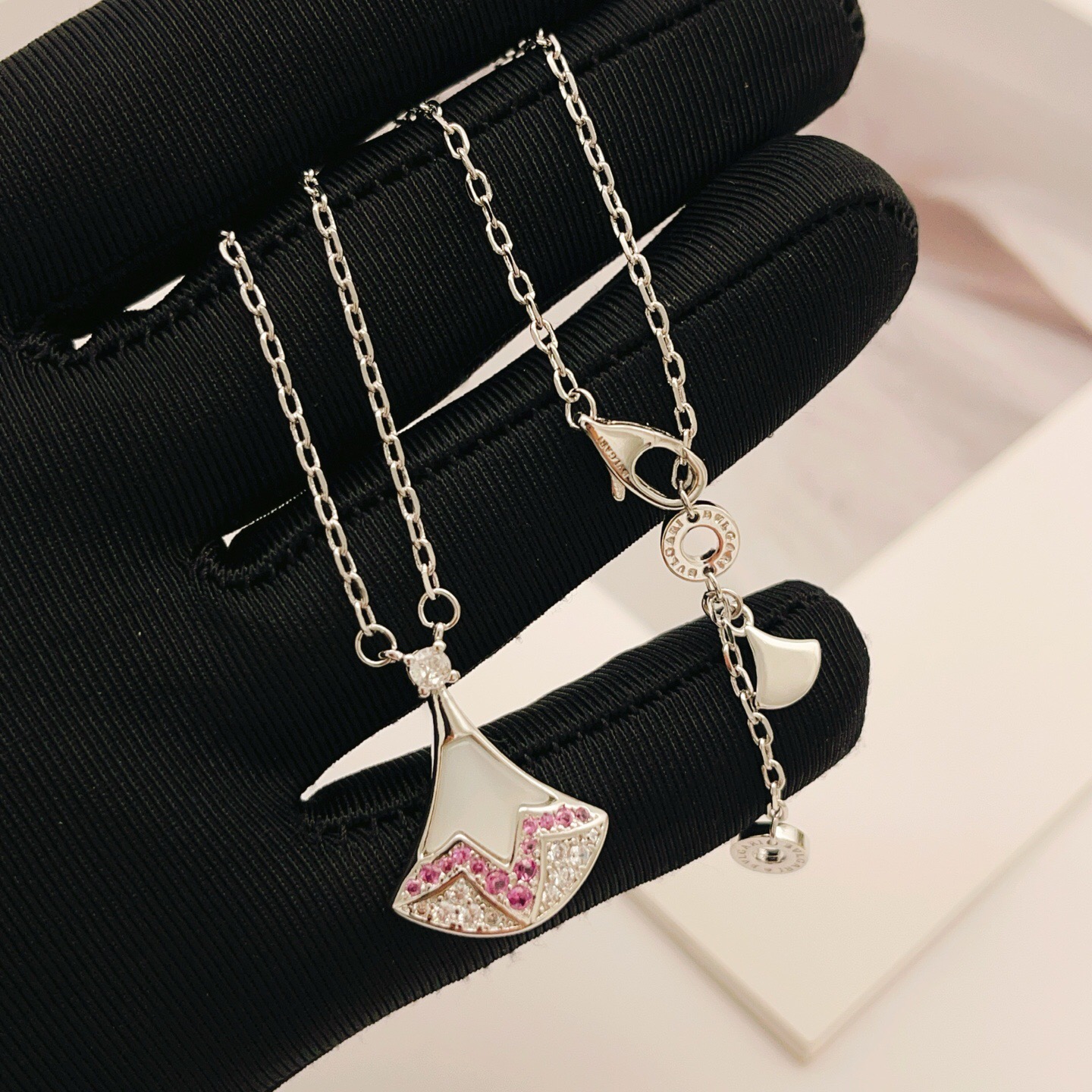 Bvlgari Divas Dream necklace silver-toned metal white mother-of-pearl pink gemstones clear diamonds 40-45cm adjustable