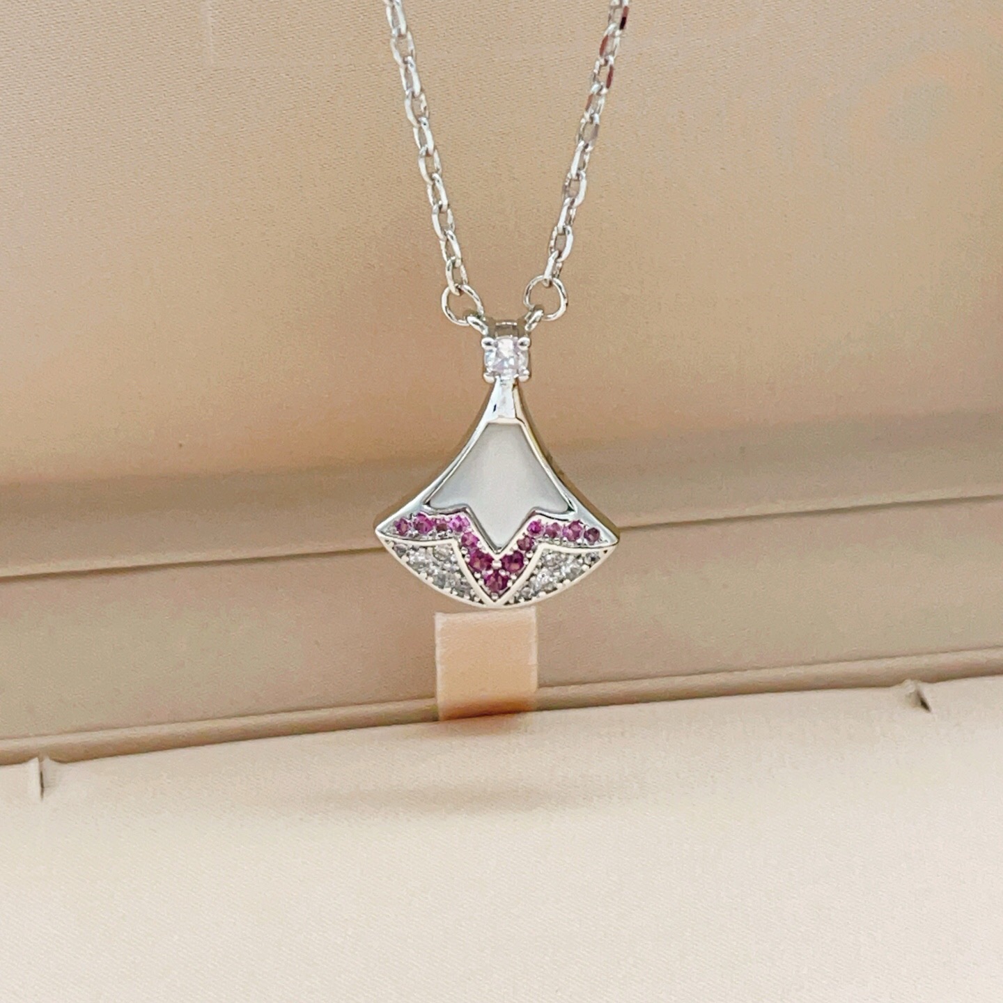Bvlgari Divas Dream necklace silver-toned metal white mother-of-pearl pink gemstones clear diamonds 40-45cm adjustable