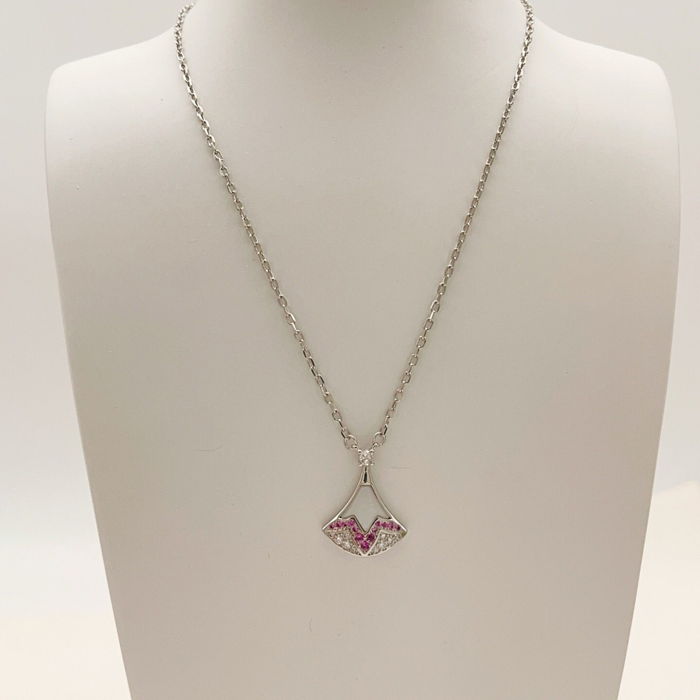 Bvlgari Divas Dream necklace silver-toned metal white mother-of-pearl pink gemstones clear diamonds 40-45cm adjustable