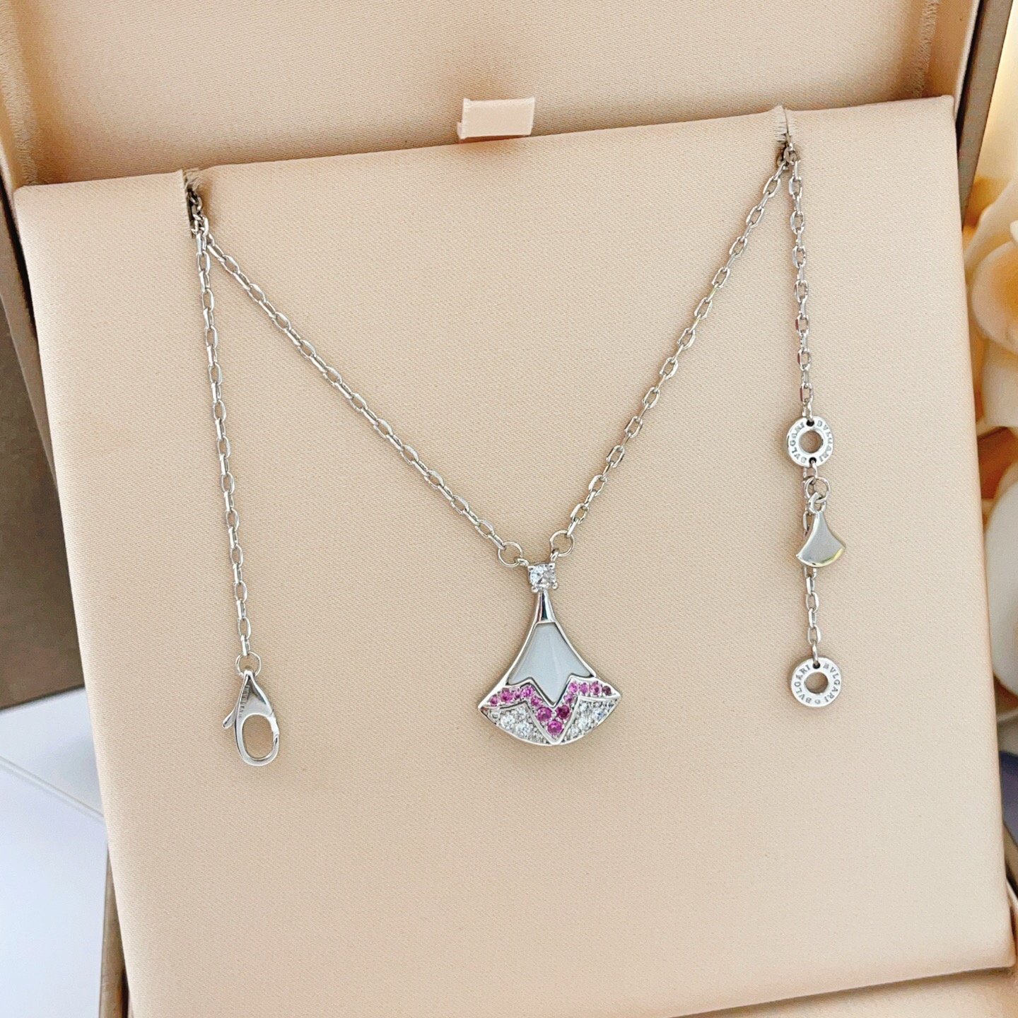 Bvlgari Divas Dream necklace silver-toned metal white mother-of-pearl pink gemstones clear diamonds 40-45cm adjustable