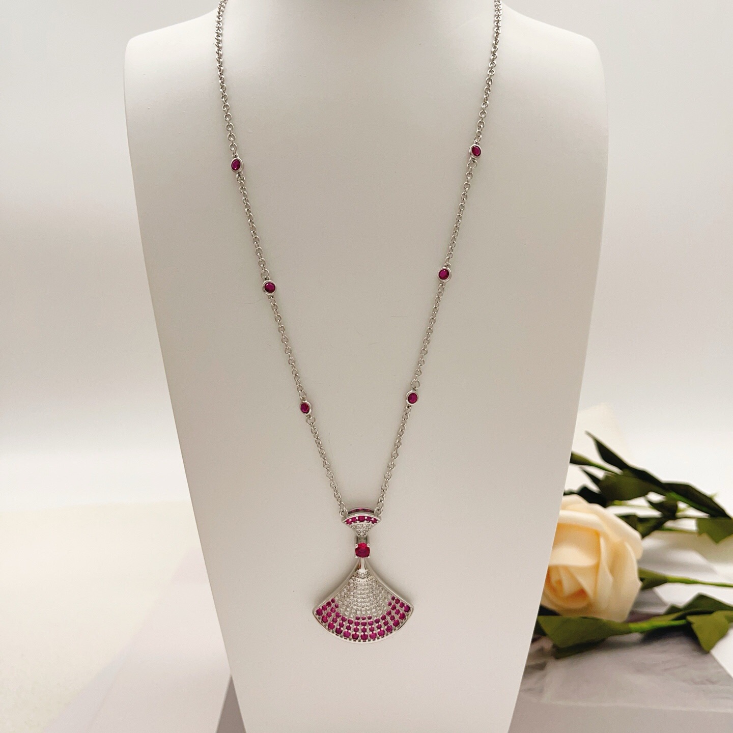 Bvlgari Divas Dream necklace 18k white gold white diamond ruby pink sapphire 42cm with 5cm extender