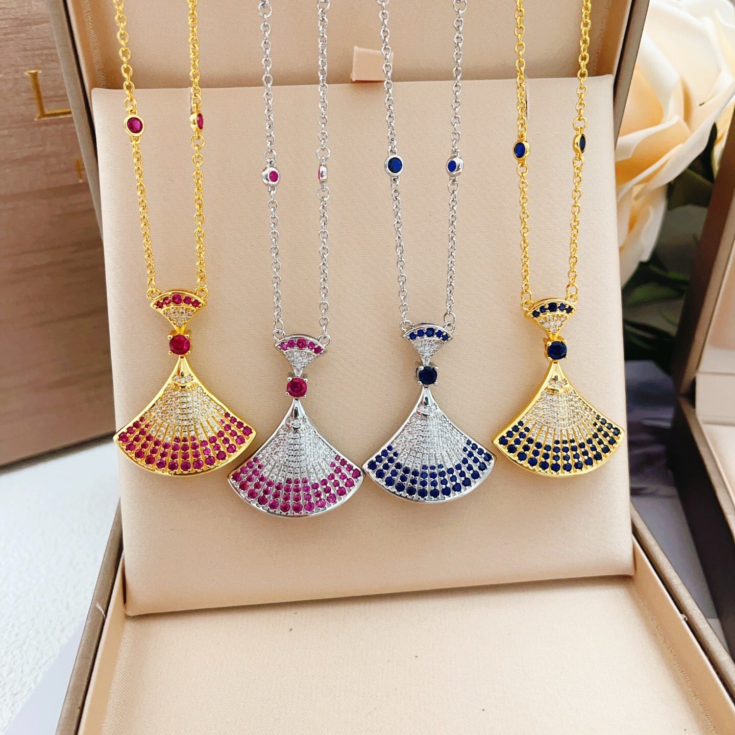 Bvlgari Divas Dream necklace 18k white gold white diamond ruby pink sapphire 42cm with 5cm extender