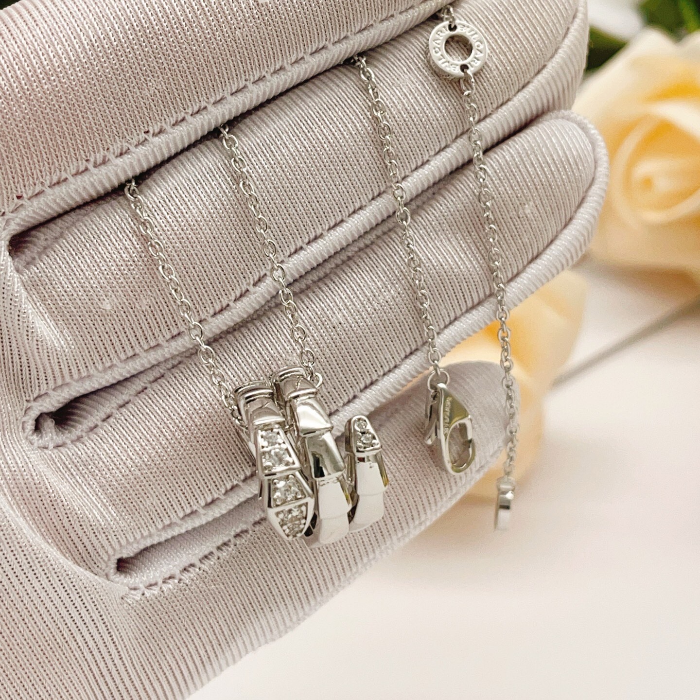 Bvlgari Serpenti Viper necklace silver-toned metal with clear diamond accents 40-45cm adjustable