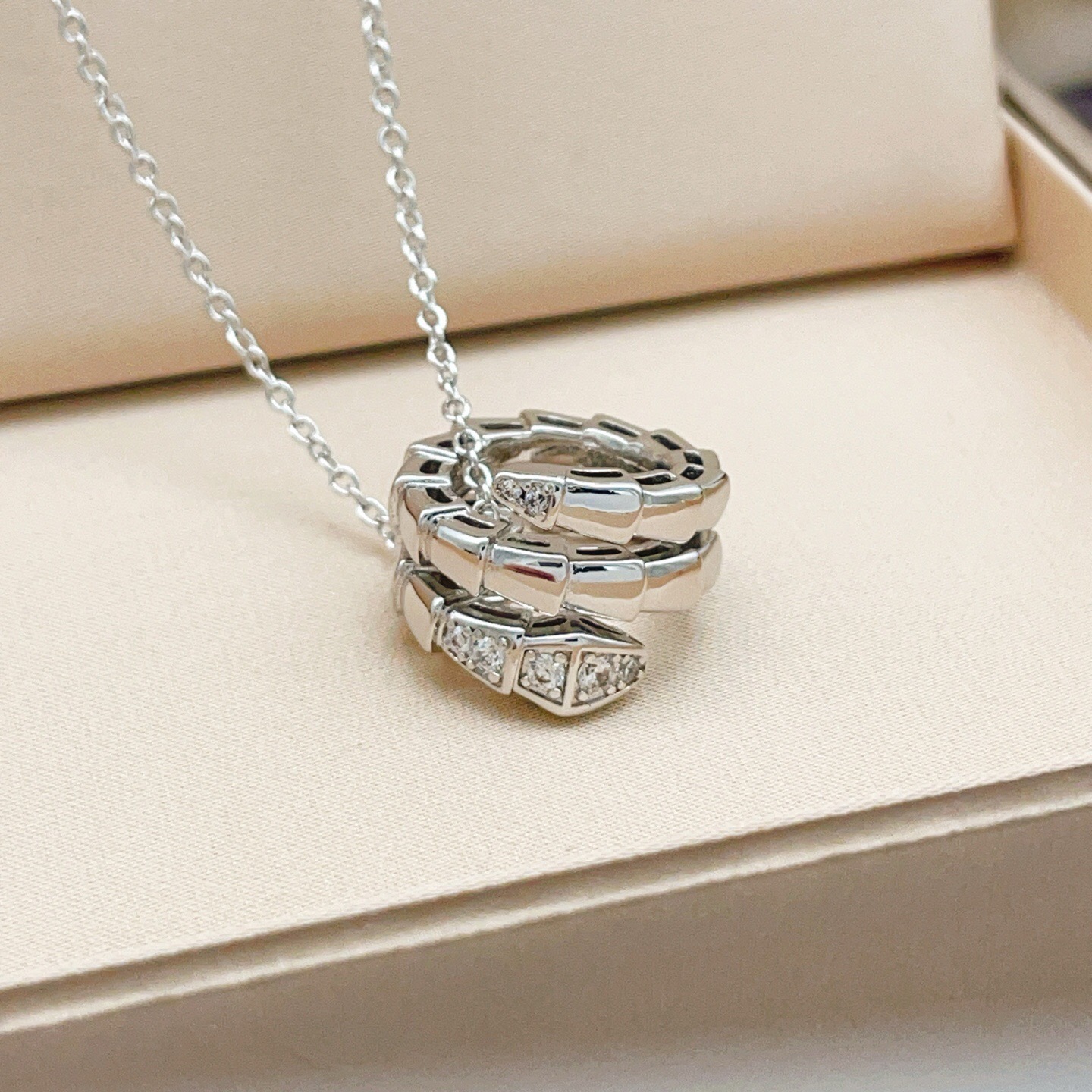 Bvlgari Serpenti Viper necklace silver-toned metal with clear diamond accents 40-45cm adjustable