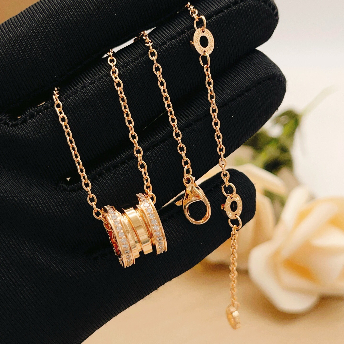 Bvlgari B zero1 necklace Rose gold with clear diamond accents Yellow gold with clear diamond accents Silver-toned white gold with clear diamond accents 45cm