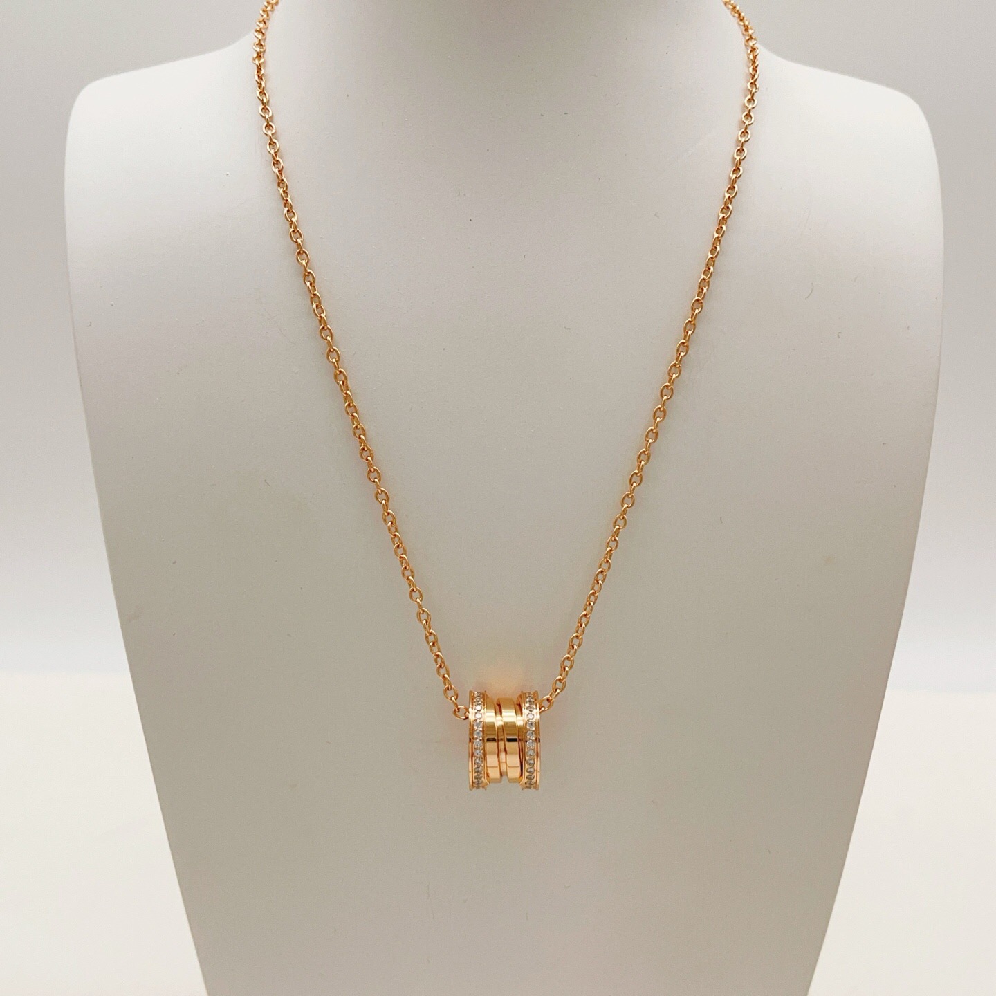 Bvlgari B zero1 necklace Rose gold with clear diamond accents Yellow gold with clear diamond accents Silver-toned white gold with clear diamond accents 45cm