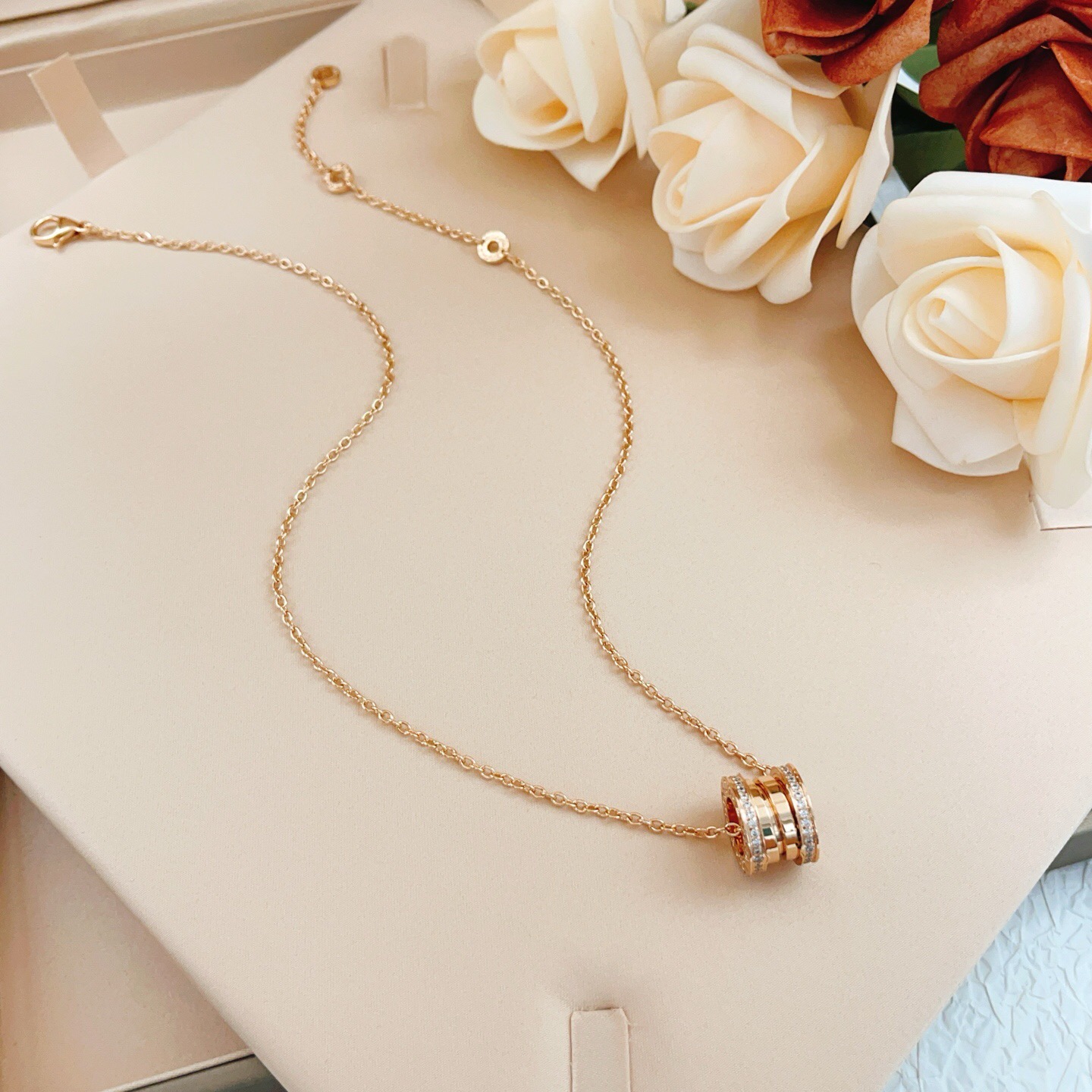 Bvlgari B zero1 necklace Rose gold with clear diamond accents Yellow gold with clear diamond accents Silver-toned white gold with clear diamond accents 45cm