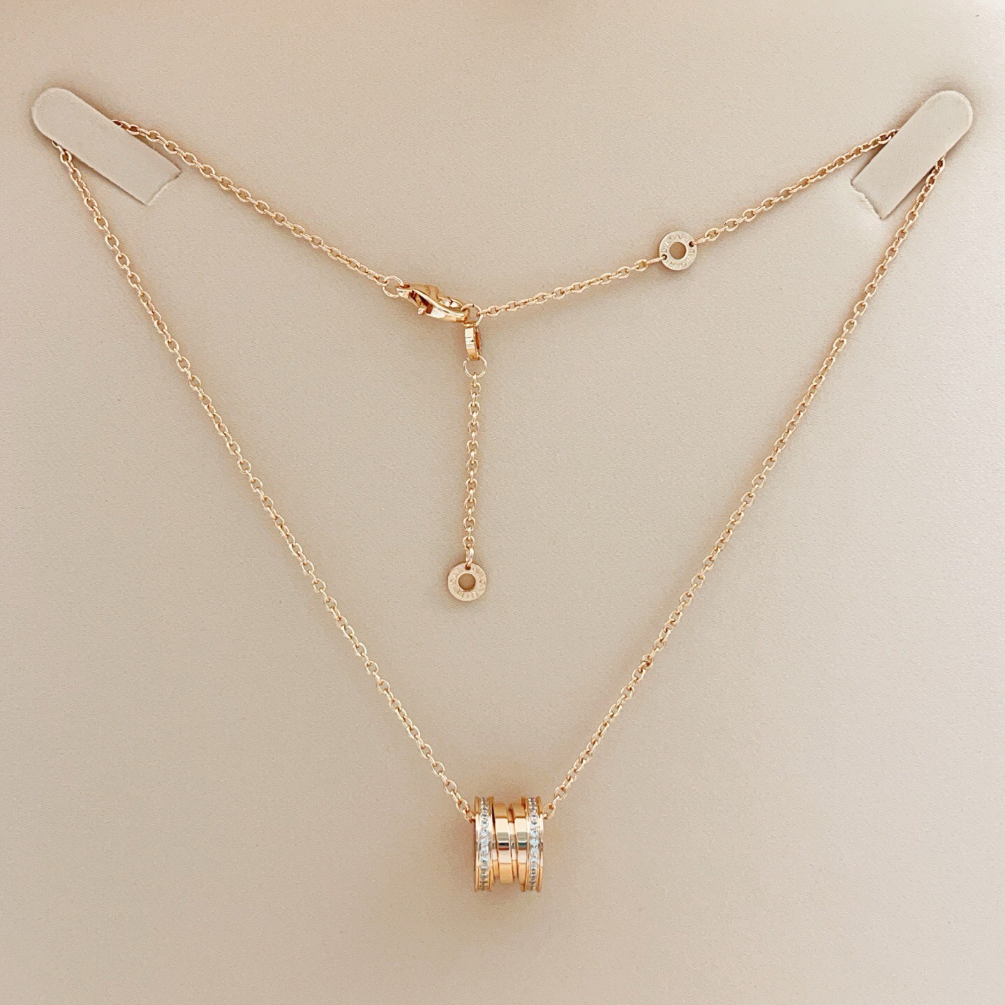 Bvlgari B zero1 necklace Rose gold with clear diamond accents Yellow gold with clear diamond accents Silver-toned white gold with clear diamond accents 45cm