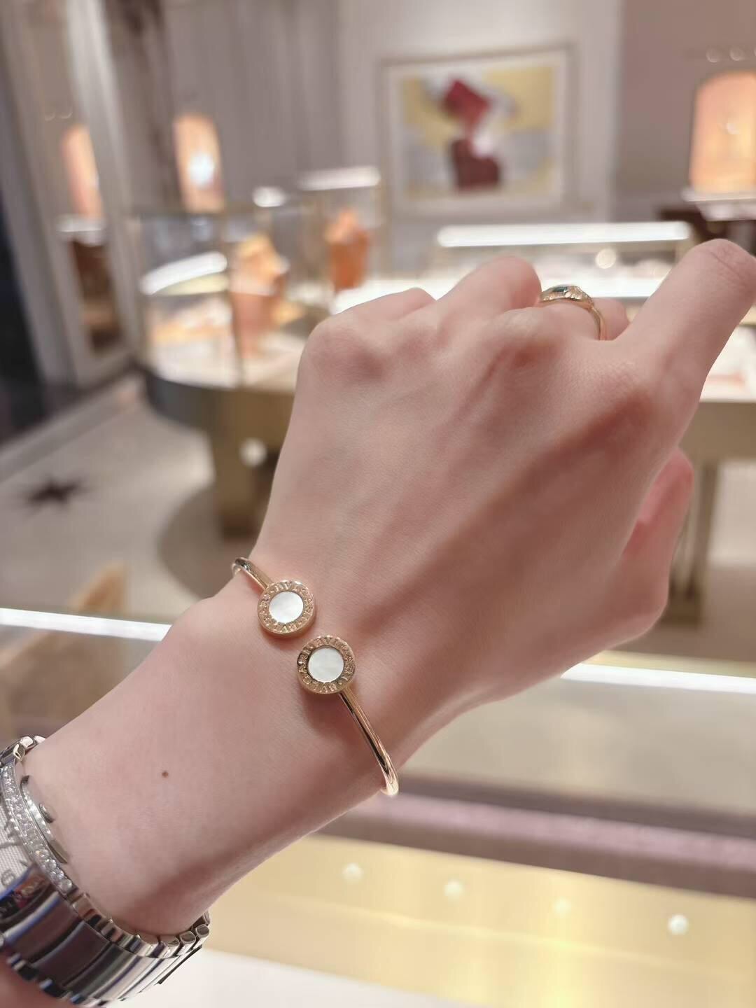 Bvlgari BVLGARI BVLGARI bracelet Silver-toned metal with white mother-of-pearl inlays One size fits all