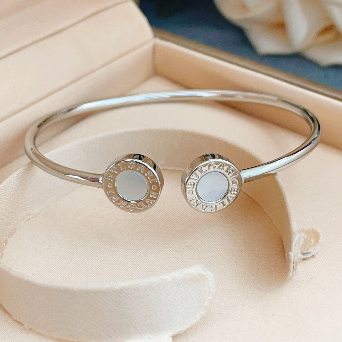 Bvlgari BVLGARI BVLGARI bracelet Silver-toned metal with white mother-of-pearl inlays One size fits all