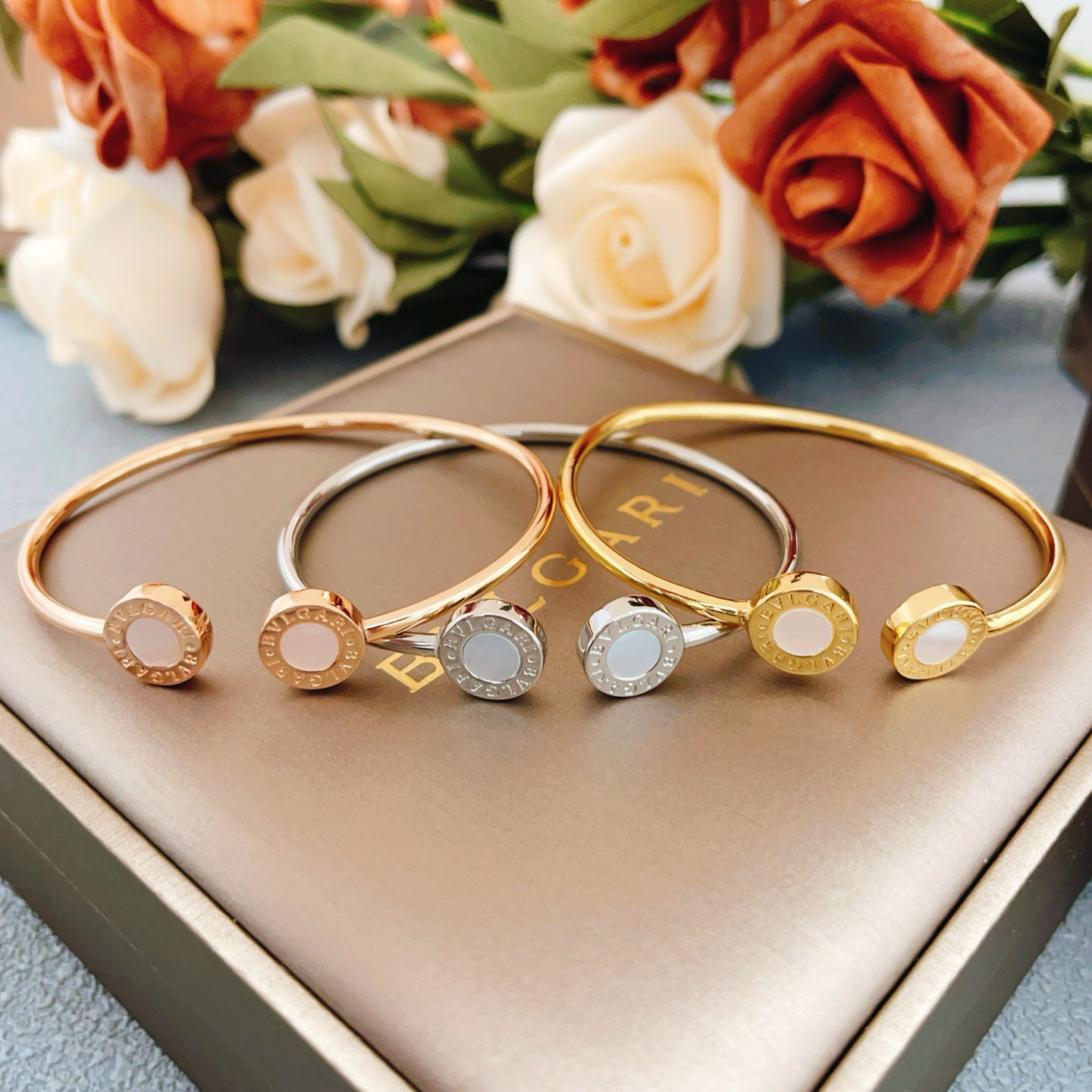 Bvlgari BVLGARI BVLGARI bracelet Silver-toned metal with white mother-of-pearl inlays One size fits all