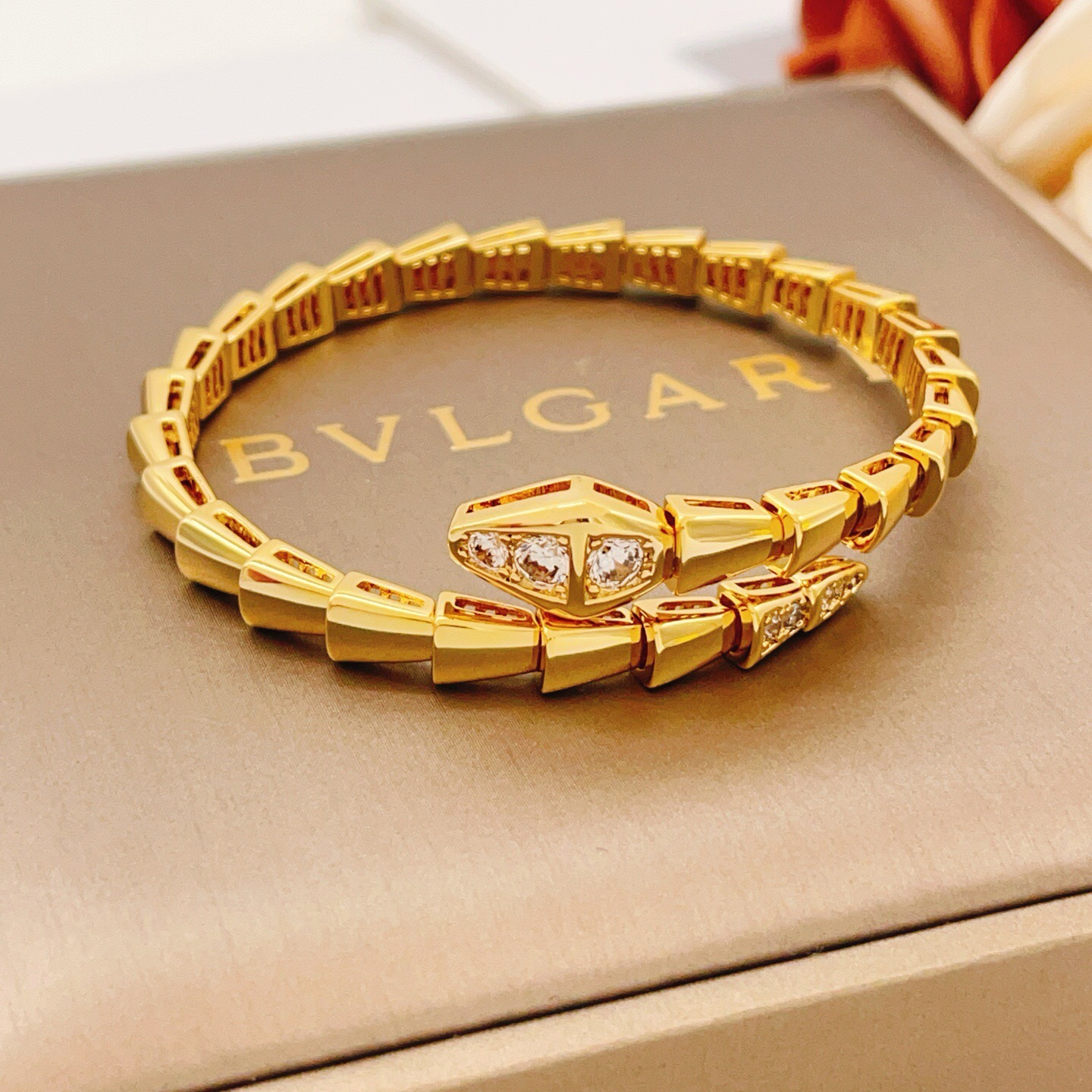 Bvlgari Serpenti Viper bracelet Yellow gold with clear diamond accents 17cm